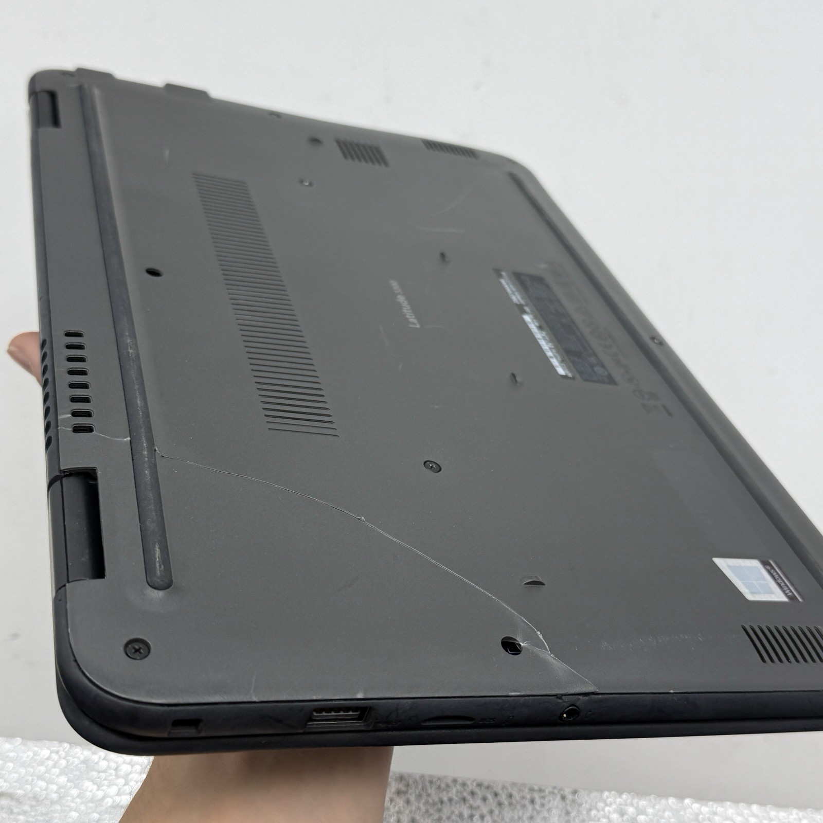 Dell Latitude 3300 13.3″ Laptop i3-7020U @ 2.30GHz 4GB RAM – NO SSD -READ!- L66