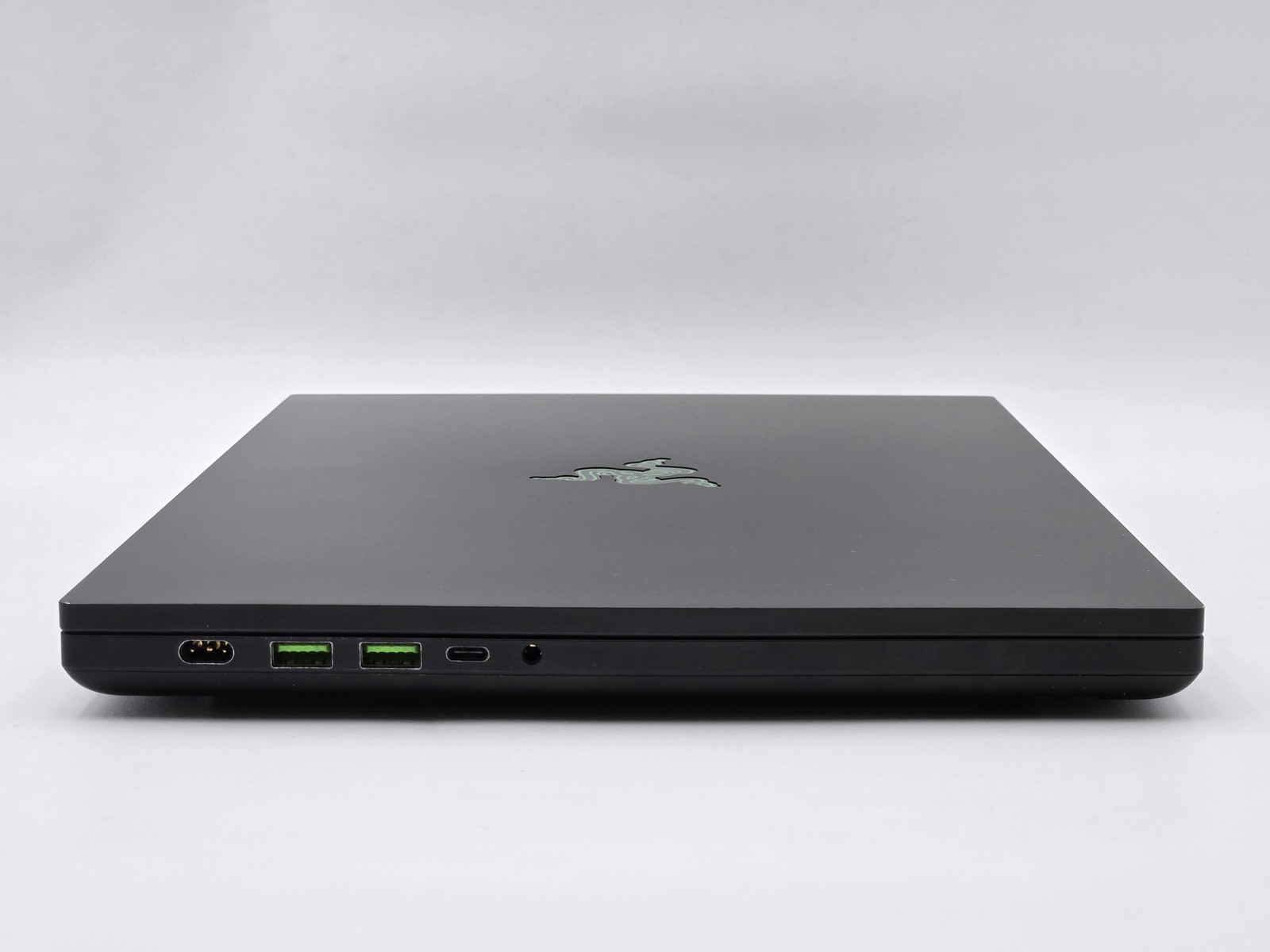 Razer Blade 16 – RZ09-0483 16″ 2560 x 1600 13TH I9-13950HX 1TB SSD 64GB W11