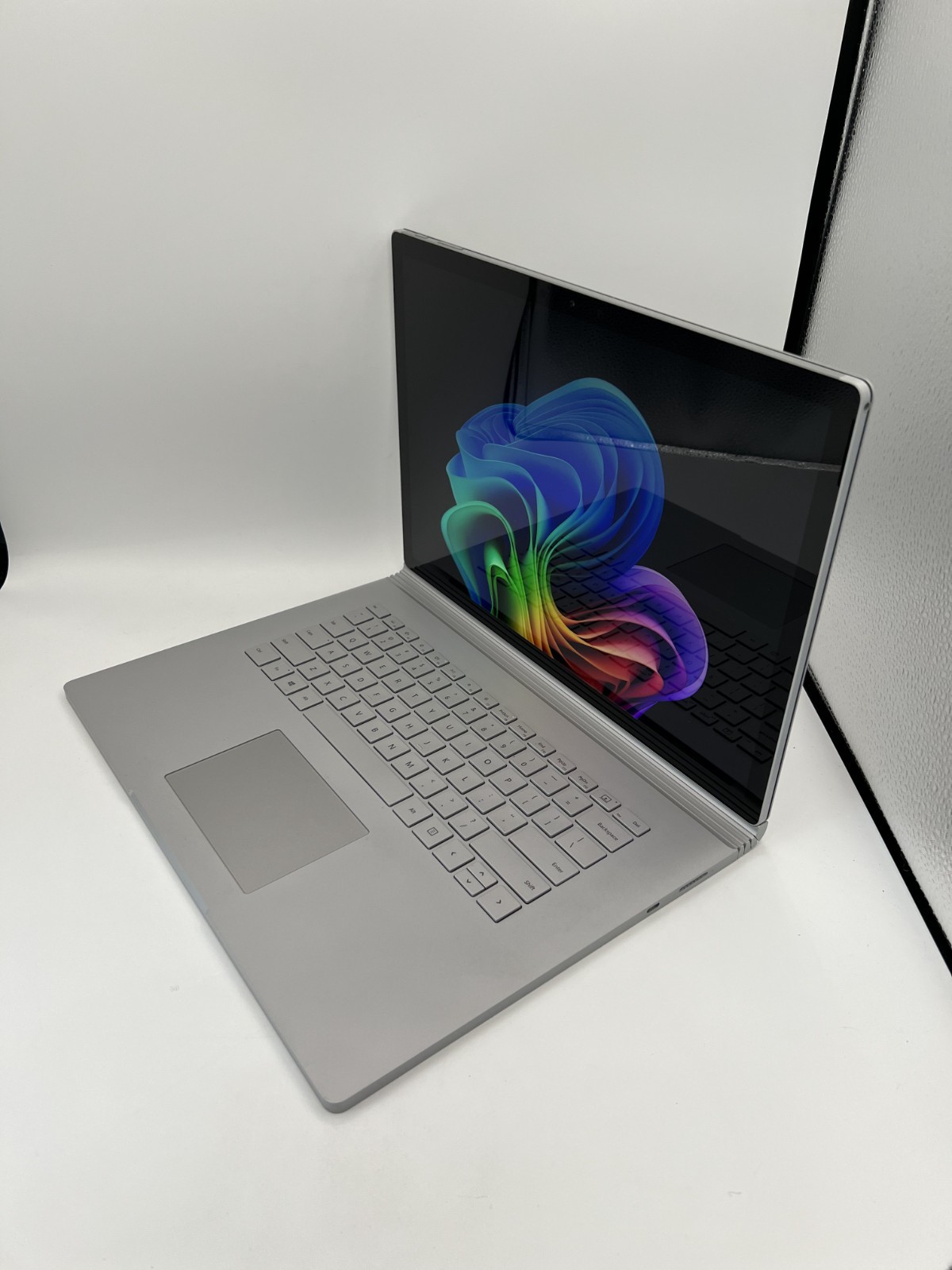 Microsoft Surface Book 3 15″ GTX 1660 Ti i7-1065G7 16GB 256GB SSD Windows 11 Pro