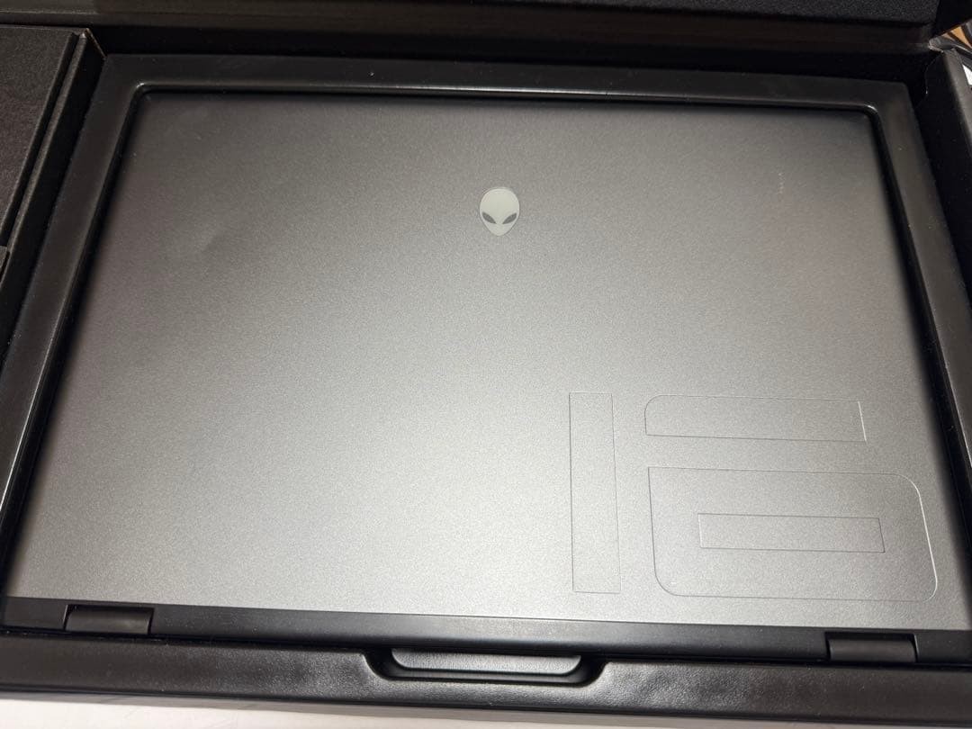 Alienware M16R2 U9 185H RTX 4070 32GB DDR5 1TB SSD Gaming Laptop