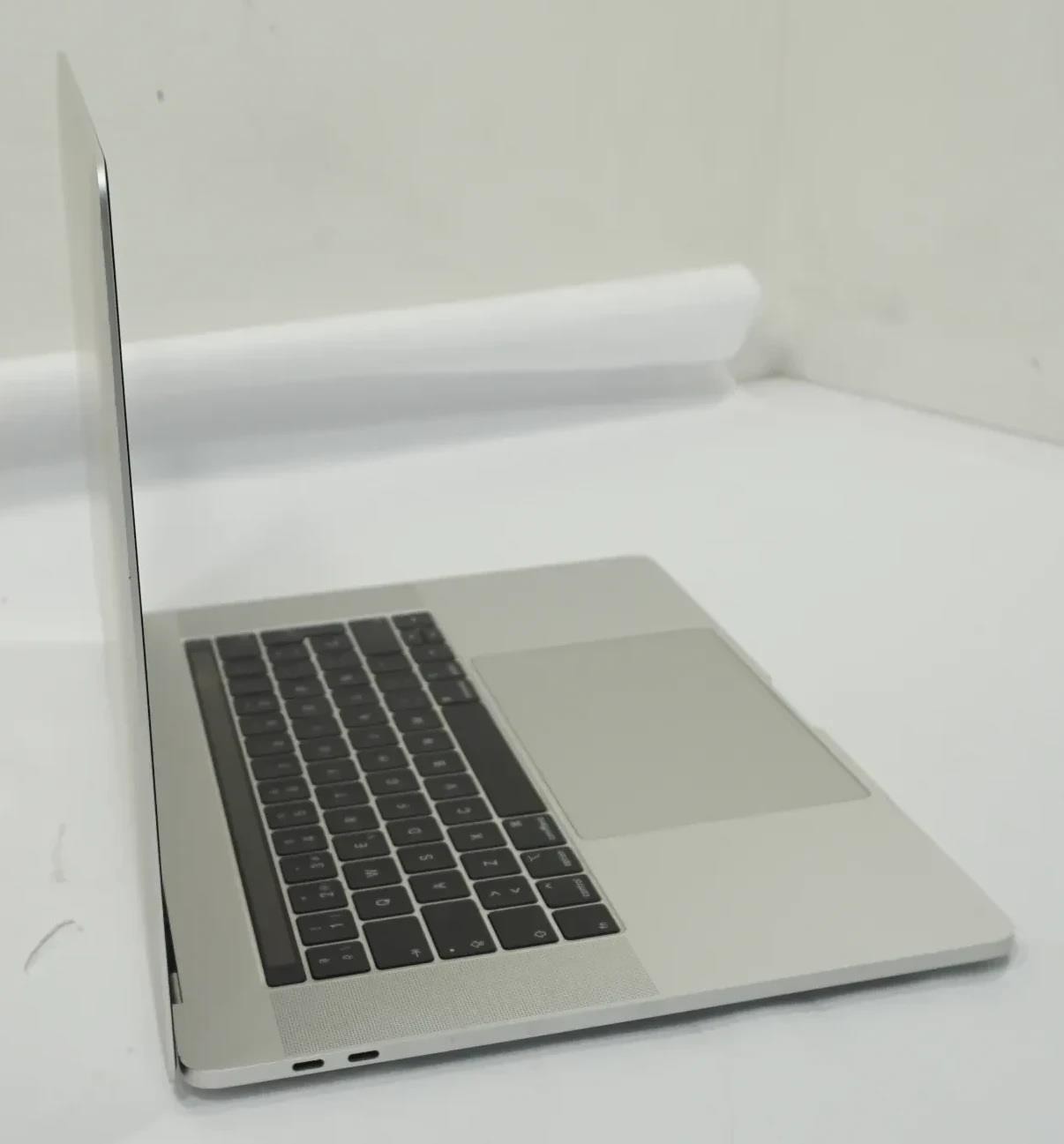Apple MacBook Pro 2019 A1990 15.4″ Retina i7-9750H 16GB 256GB SSD Laptop