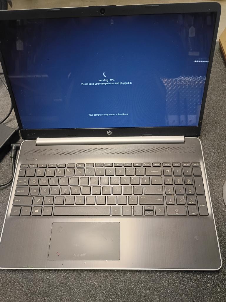 HEWLETT PACKARD HP 15 (P04022149)