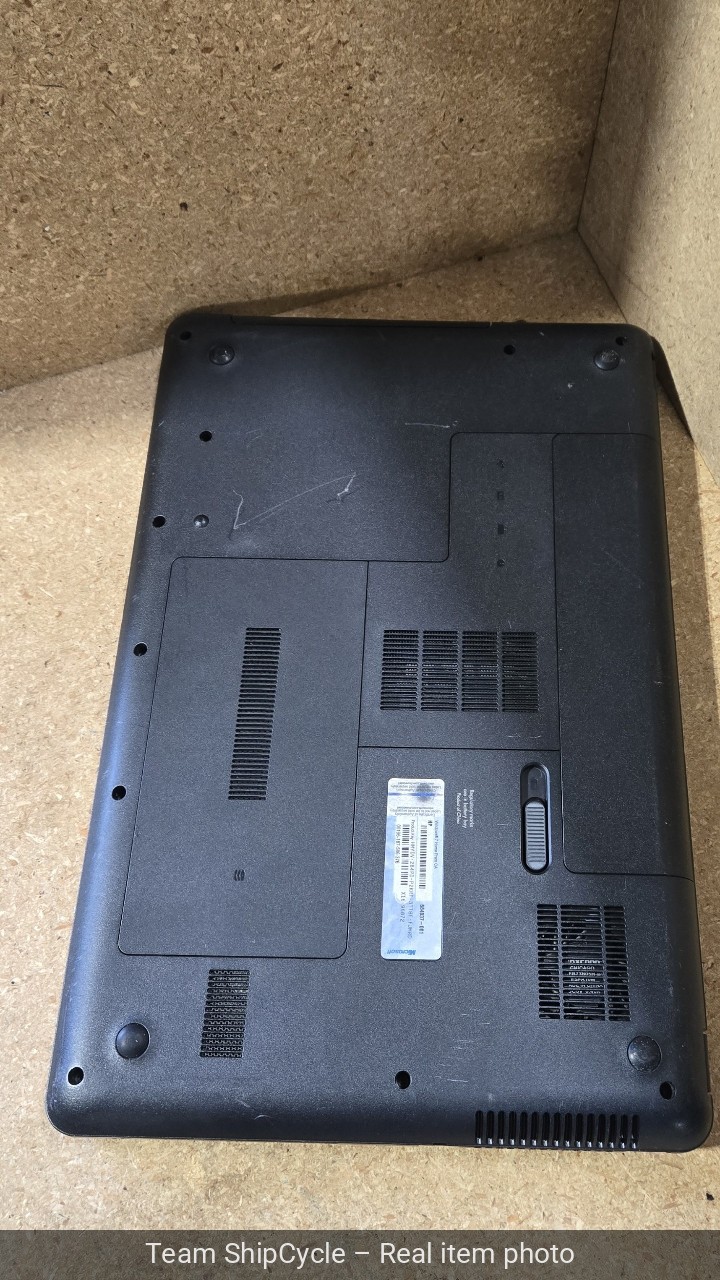 HP 2000 156 Laptop AMD E350 3GB RAM 320GB HDD Windows 7 DVDRW 817 G2U