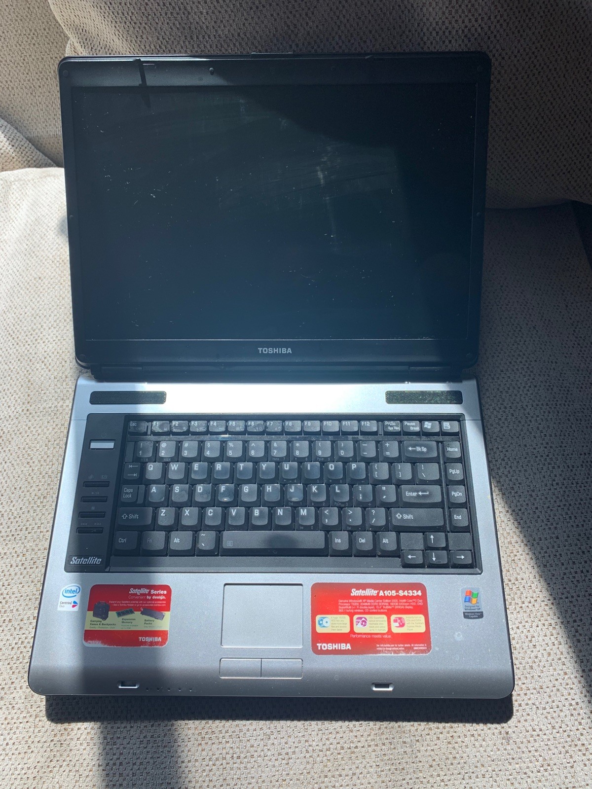 Toshiba psaa8u-14m02k laptop FOR PARTS
