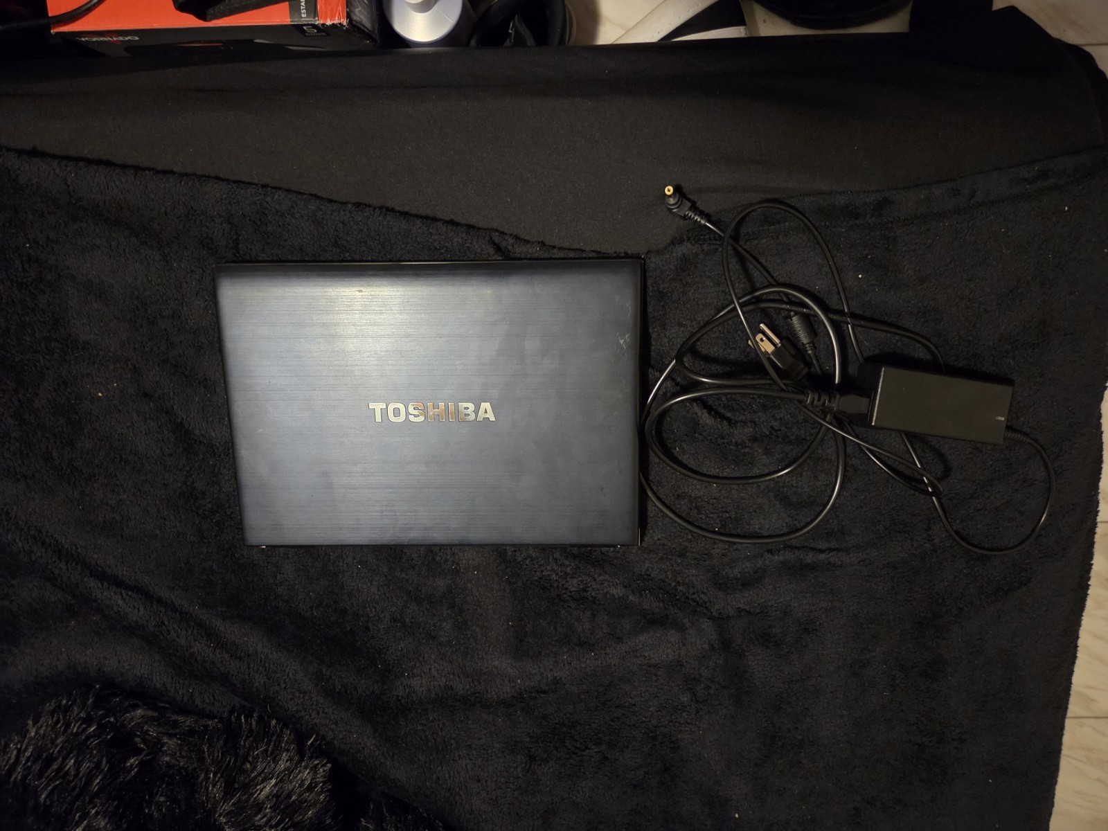 ​FAST Toshiba R835 Laptop – 16GB RAM – Intel i5 – BYO Drive – MX Linux Disc