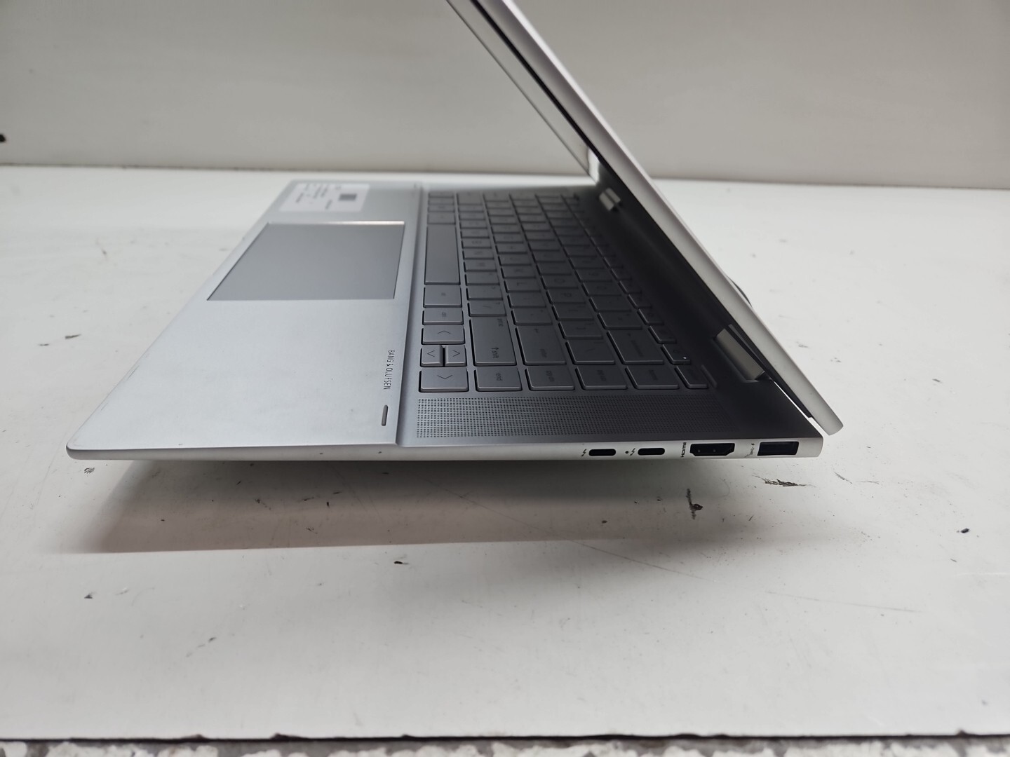 HP Envy x360 15-ew0013dx Intel Core i5-1235U 8GB Windows 11 256GB SSD READ