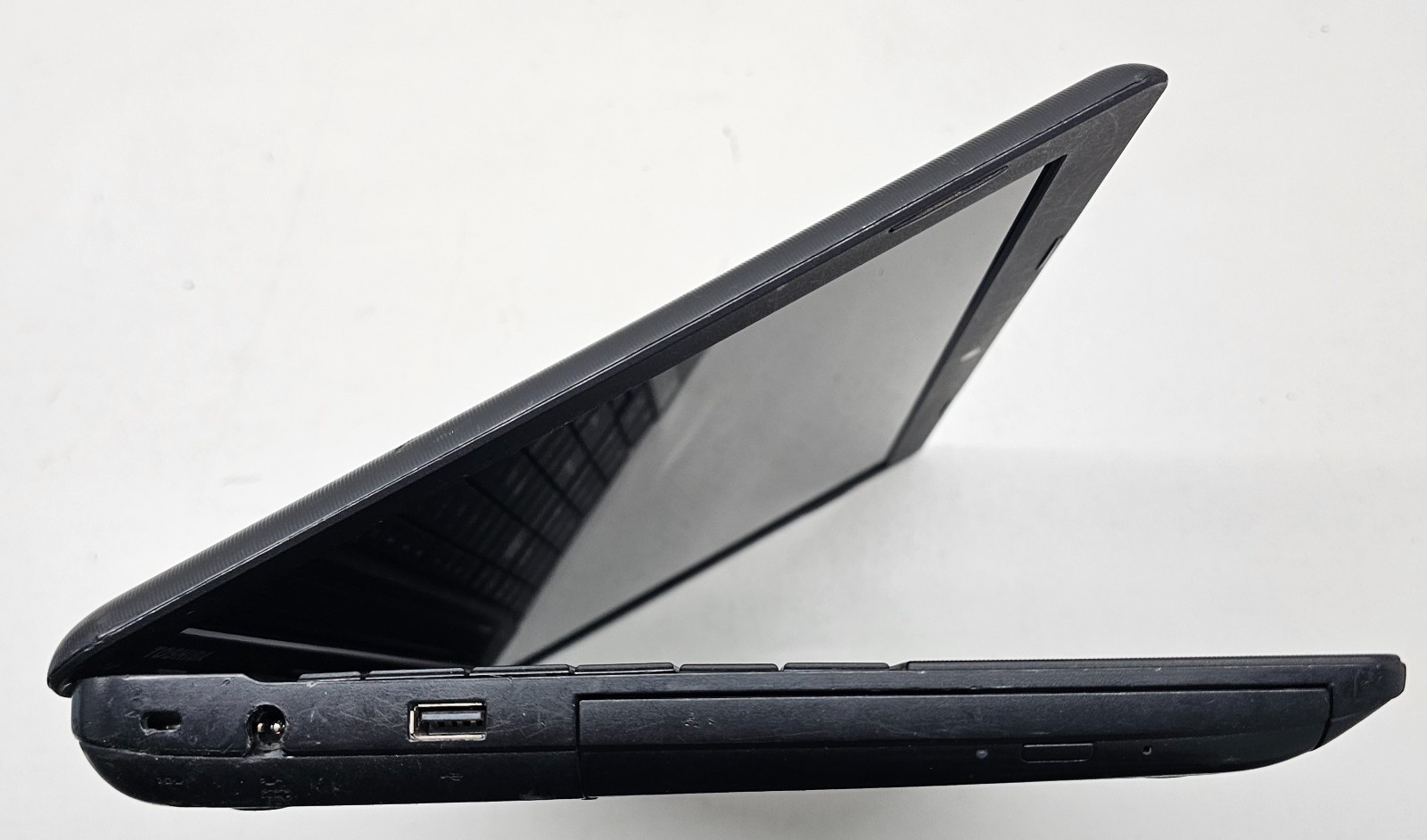 Toshiba Satellite C55D-A5170 15.6″ Laptop AMD E1-2100 4GB Ram NO HD/OS (FL)