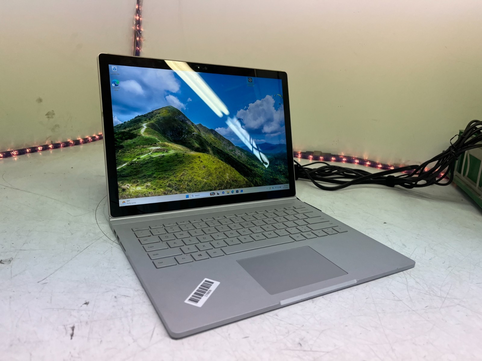 Microsoft Surface Book 1st Gen (i5-6300U;8GB RAM;128GB SSD) NO PERIPHERALS