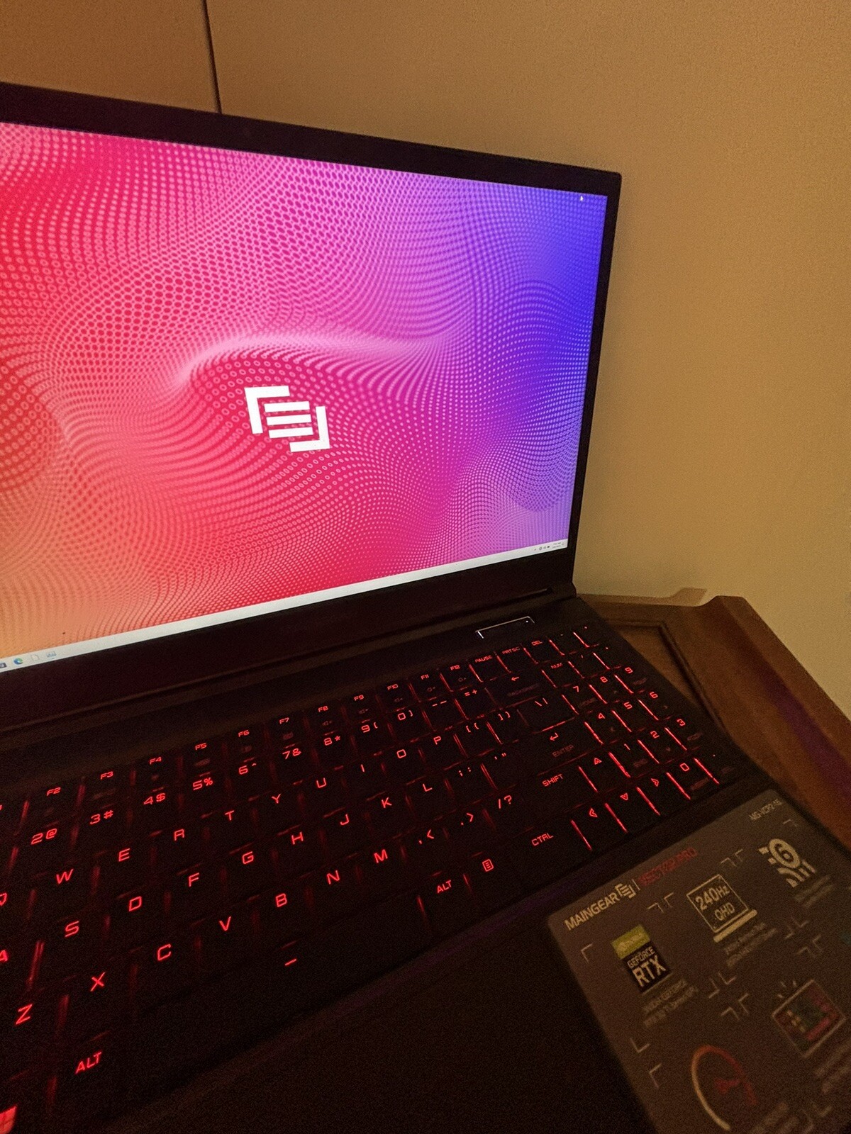 Maingear Vector Pro 2 – 15.6″ Core i9 12900h- 32GB DDR5 RAM – 1TB SSD RTX 3070TI