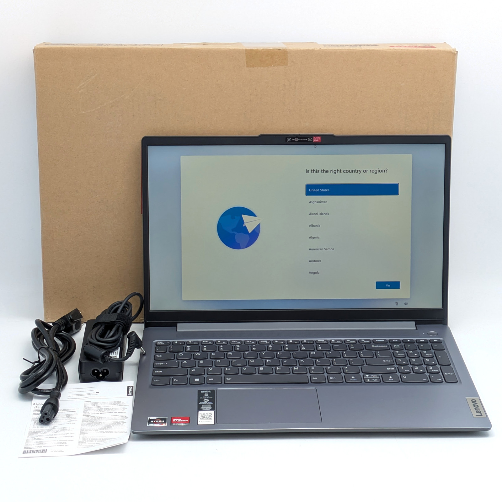 Lenovo IdeaPad Slim 3 15ABR8 15.6″ Ryzen 5 5625U 16GB DDR4 512GB SSD Windows 11H