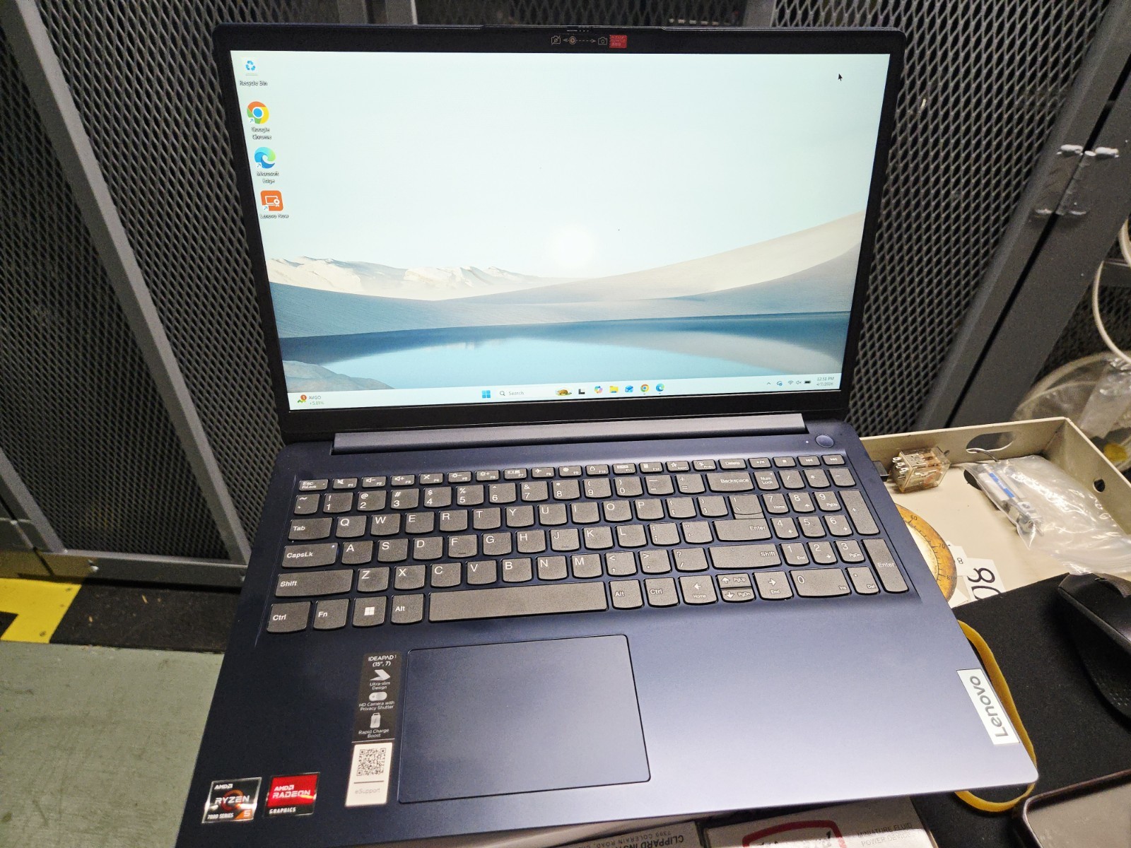 Lenovo IdeaPad 1 15.6” Full HD Touchscreen Laptop 82VG00TYUS Abyss Blue 8Gb 256
