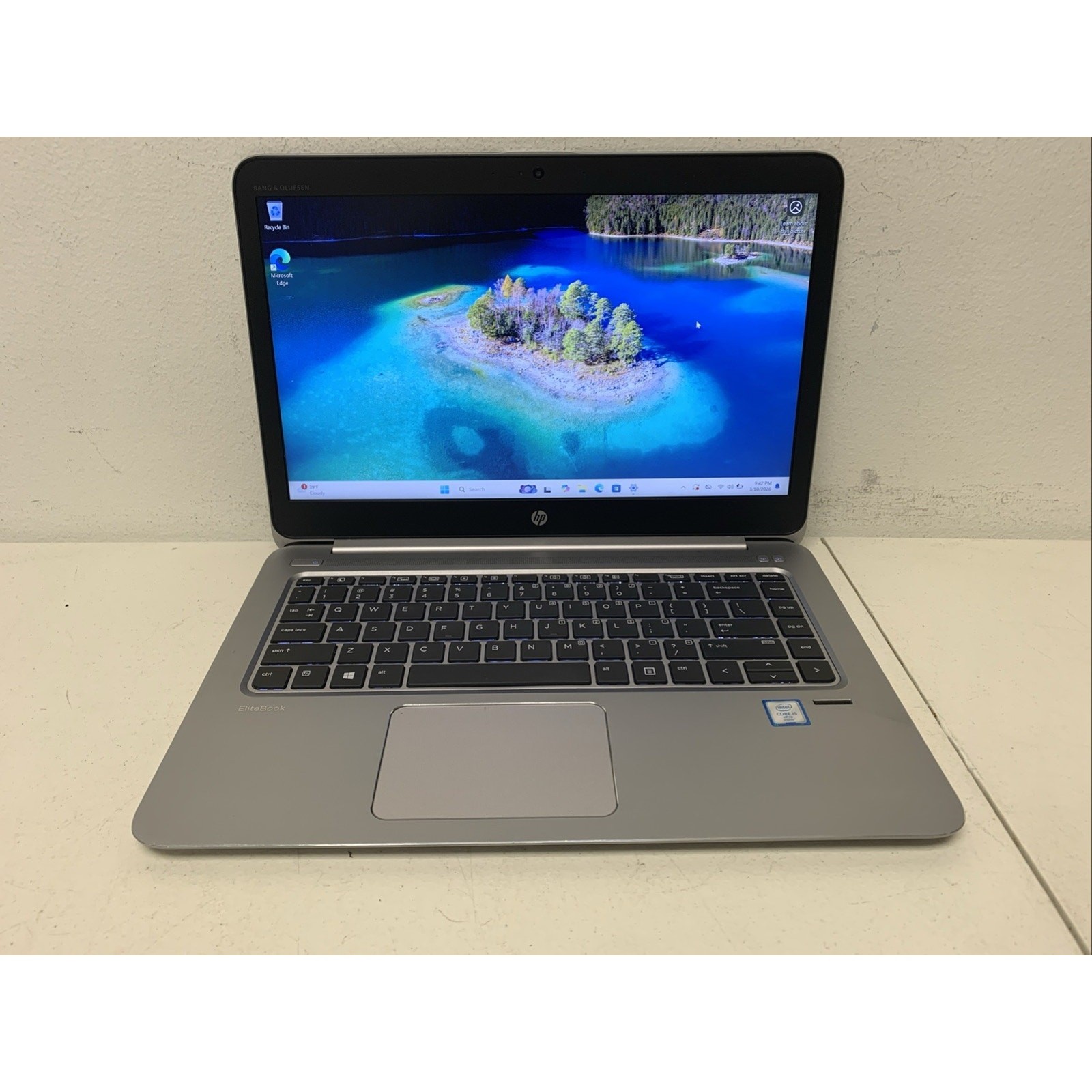 HP EliteBook Folio 1040 G3 14″ Intel i5-6300U 2.4GHz 16GB 256GB Win 11