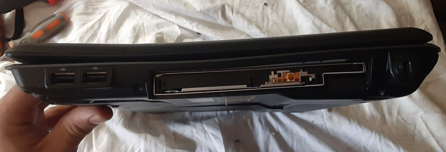 Compaq Presario C700 Laptop Intel Dual-Core No HDD *smashed screen, no power on