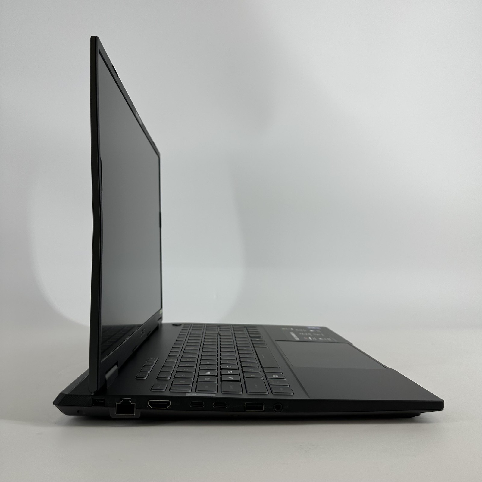 Asus TUF F16 165Hz FHD+ 2.2 GHz i7-14650HX 16GB 512GB SSD RTX 5060 BENT FRAME
