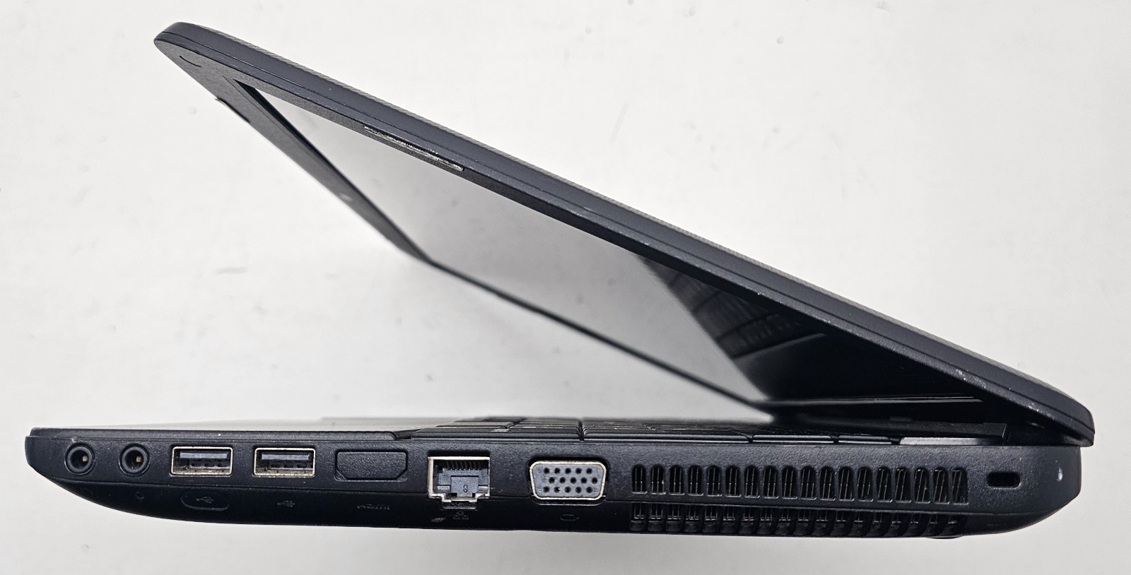 Toshiba Satellite C855D-S5104 15.6″ Laptop AMD E-300 4GB Ram 500GB NO OS (FL)