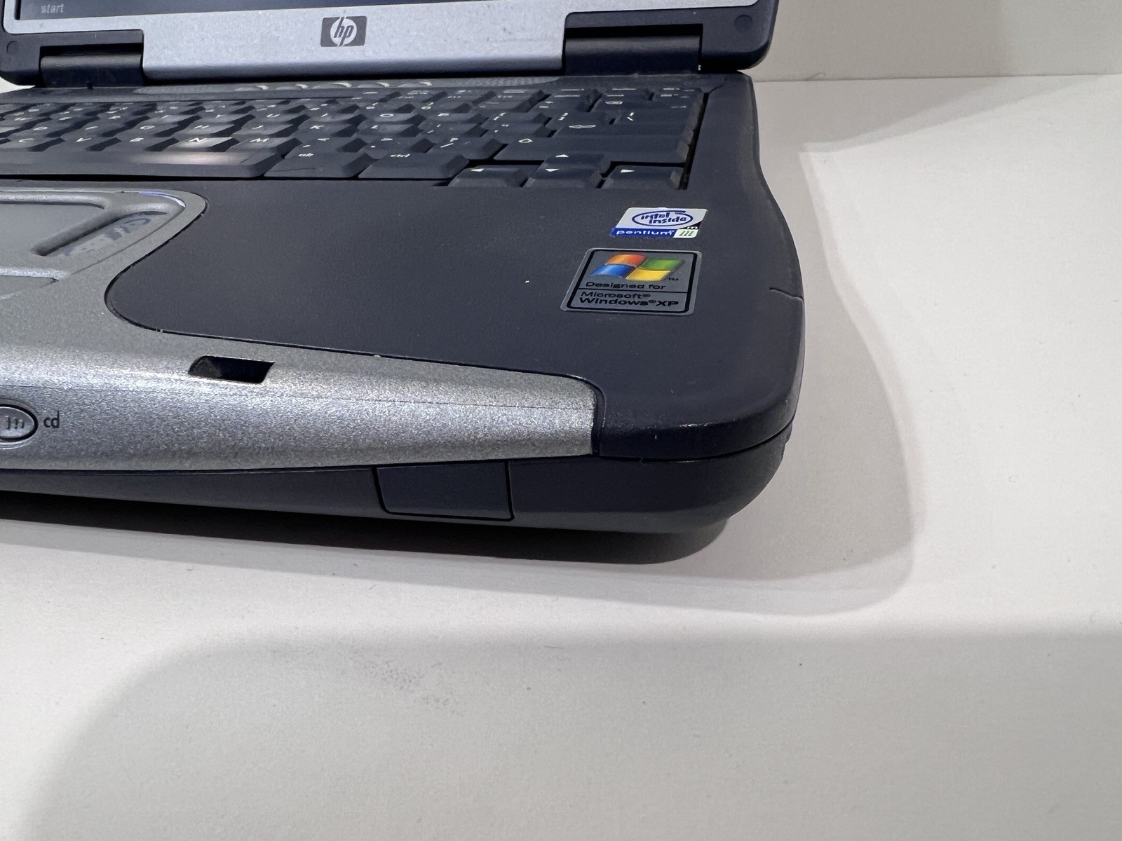 HP Pavilion Pavilion zt1000, WinXP, Pentium 3, S3 AGP, 30GB HDD- No Speakers