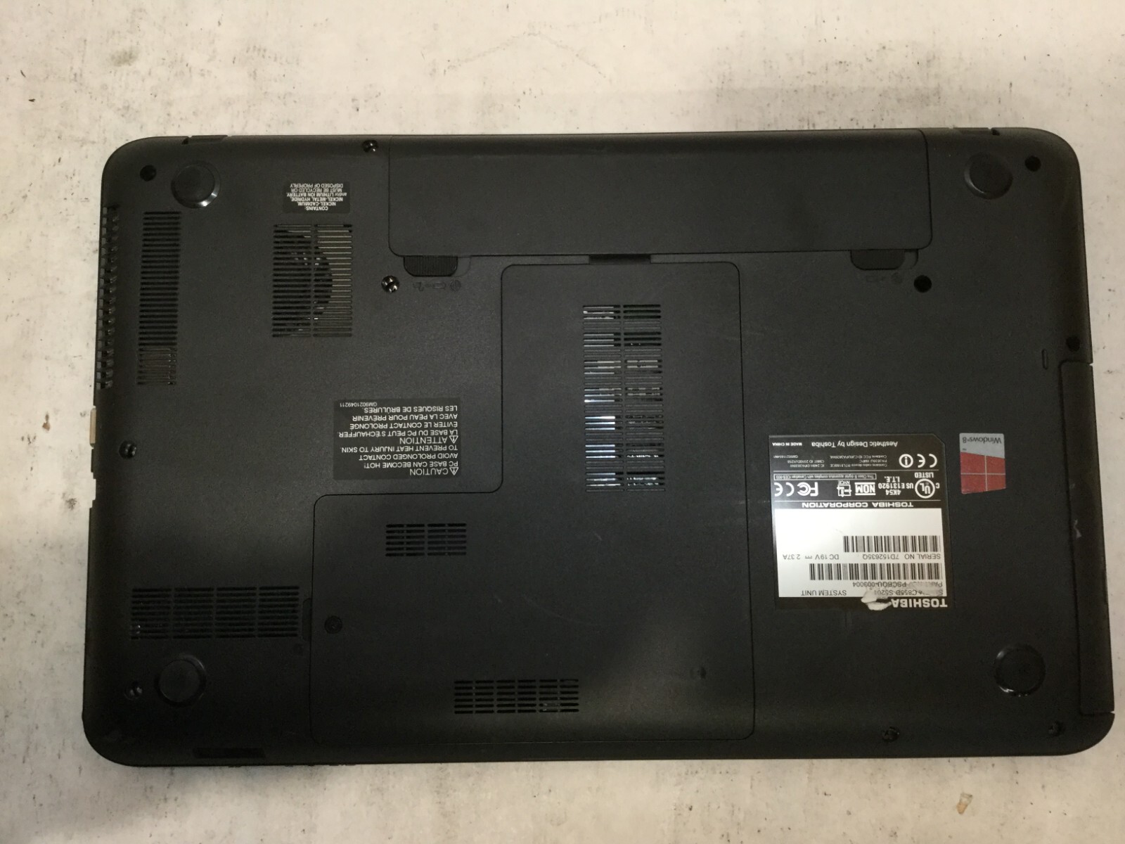 Toshiba Satellite C855D-S5201 / AMD E1-1200 @ 1.40GHz / (MISSING PARTS!) -MR