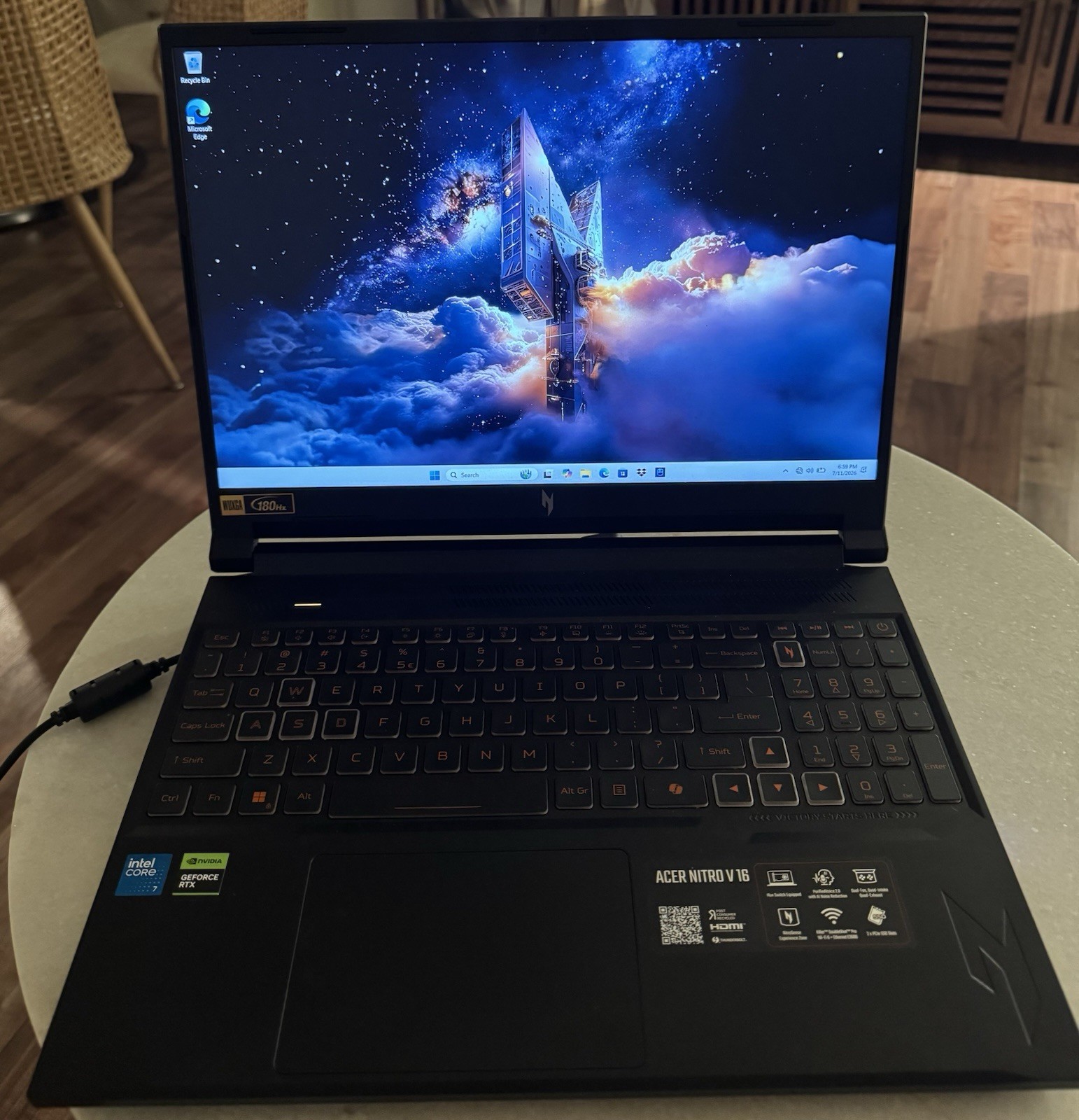 Acer Nitro V16 RTX 5060 Core 7 240H 32GB DDR5 512GB SSD 180Hz Gaming