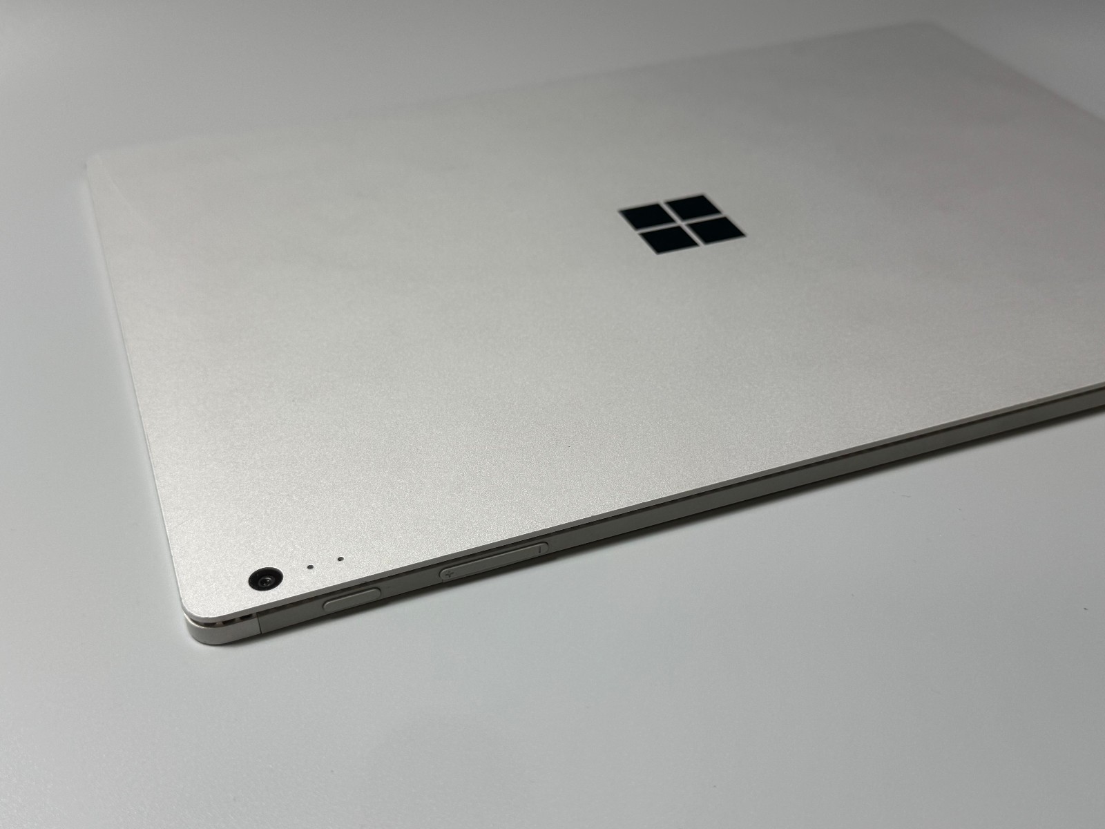 Microsoft Surface Book 1703 13.5″ i5-6300U 8GB Ram 128GB SSD NO KEYBOARD!!