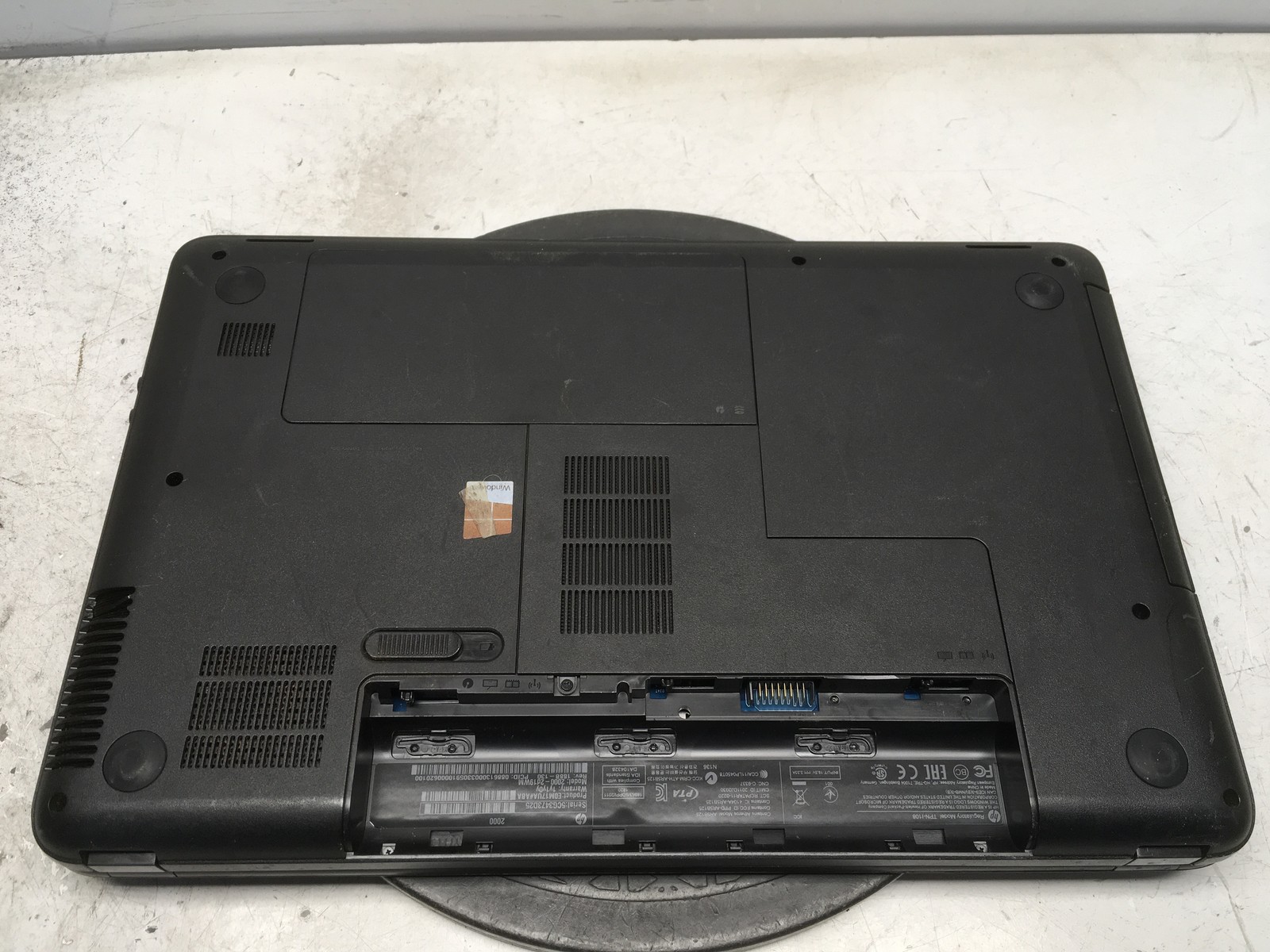 HP 2000-2D19WM AMD E-300 1300MHz 4 GB NO HDD No Batt