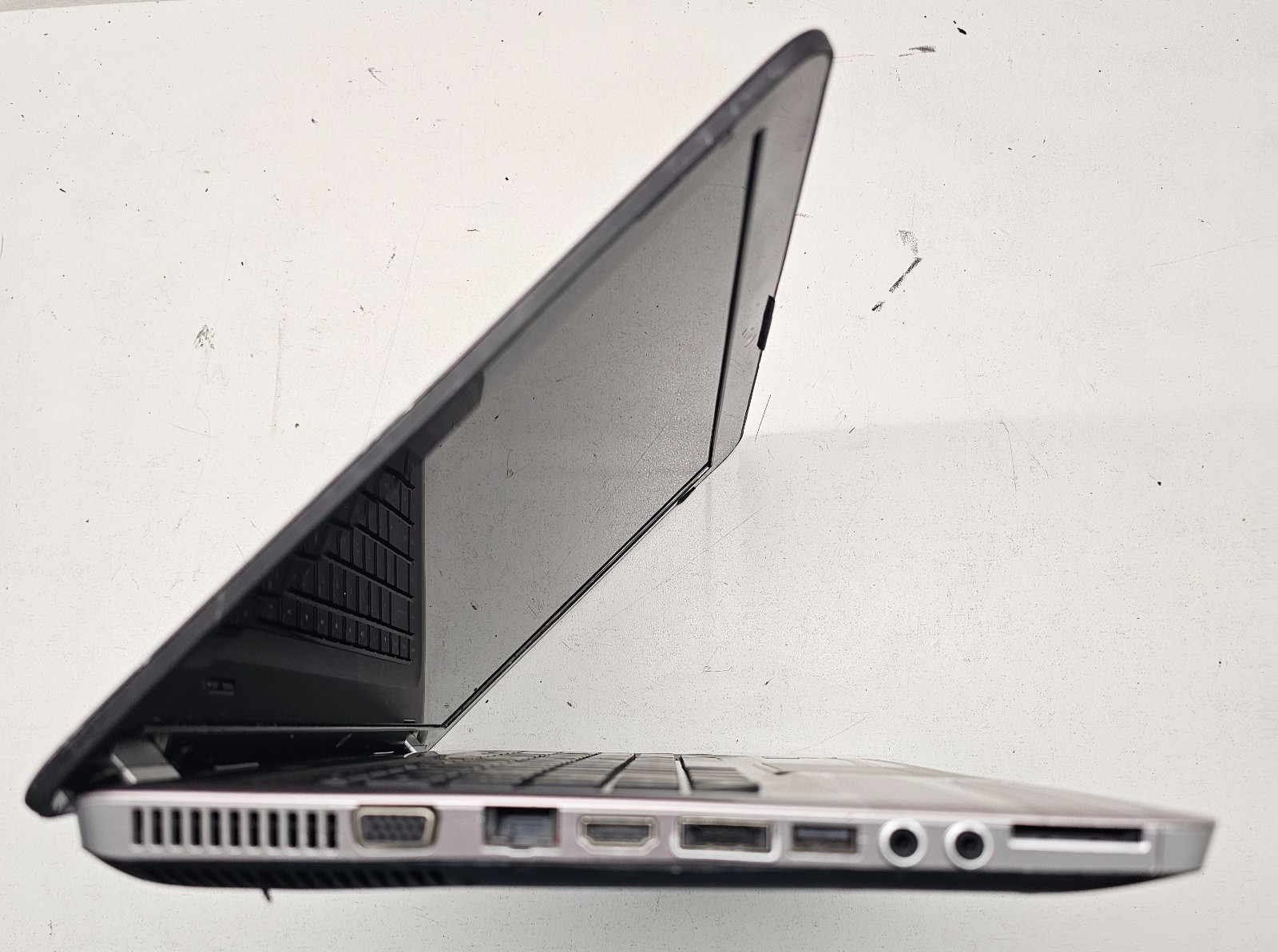 HP Pavilion DV6-3225DX 15.6″ Laptop Intel Core i3-370M 2GB Ram NO HD/OS (FL)