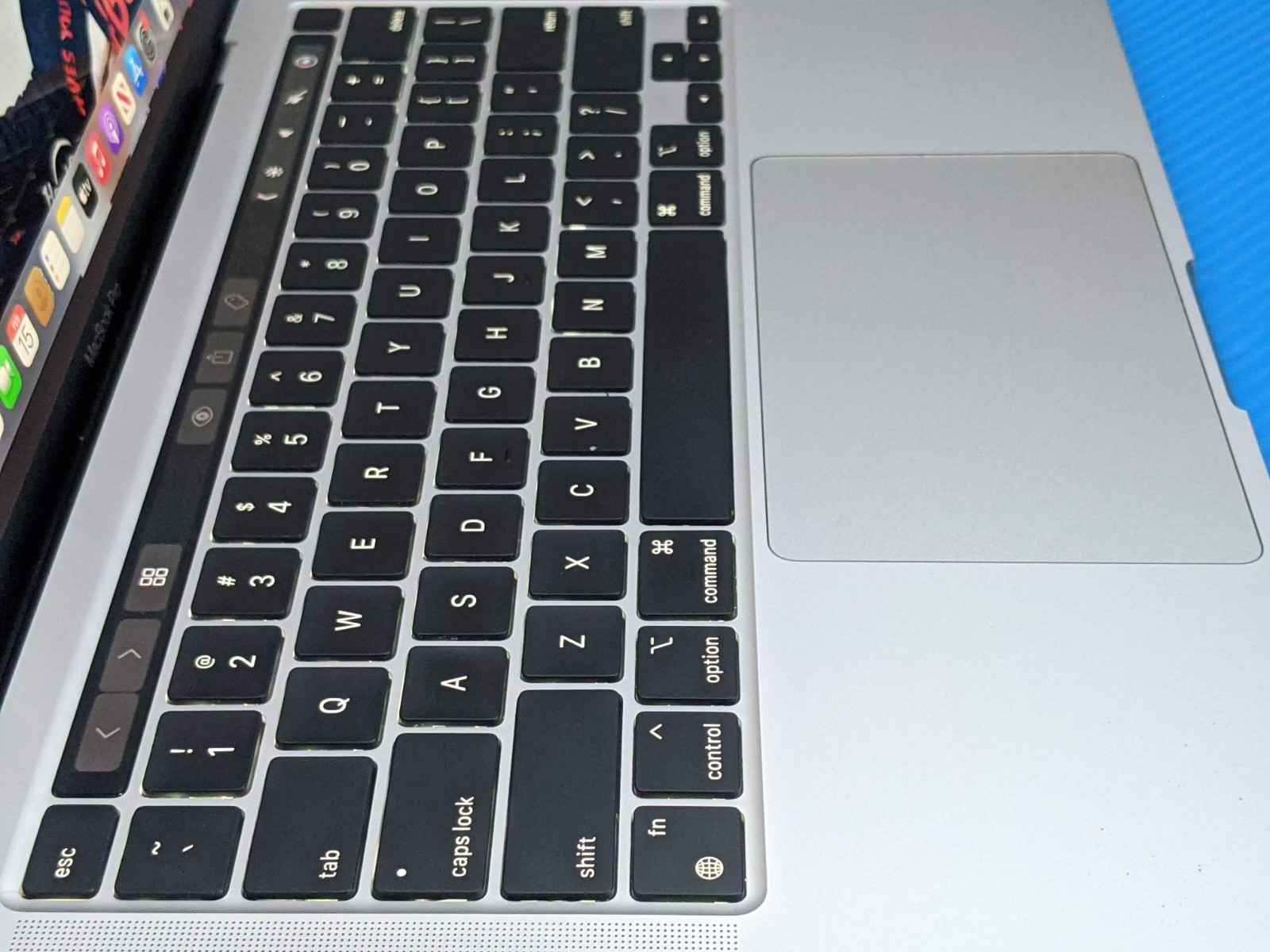 Apple MacBook Pro A2338 (2020) 13.3″ M1 3.2GHz 8GB 256GB MYDA2LL/A 100tt +PA