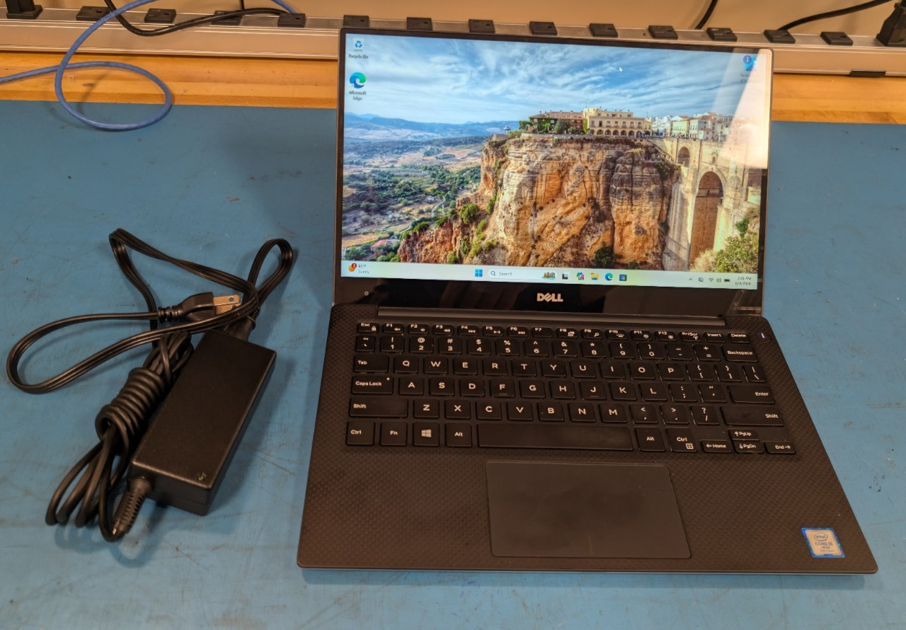 Dell XPS 13 9360 13.3″ Touch i5-7300U 2.6GHz 8GB RAM 512GB SSD Windows 11 Pro