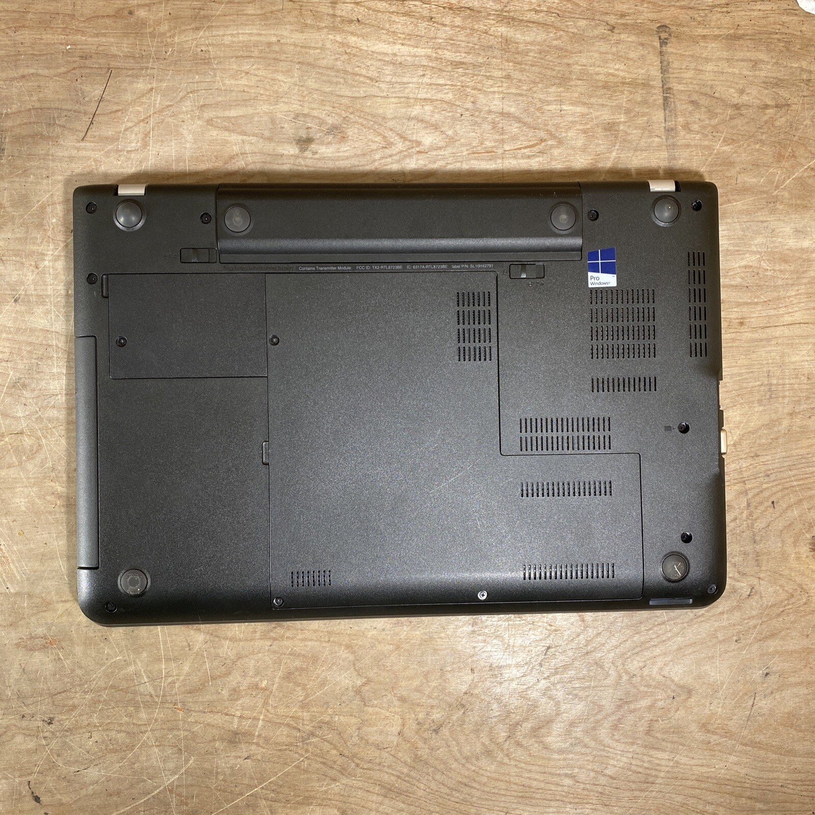 Lenovo ThinkPad E555 15.6″ NO SSD / NO RAM / Screen Good for Parts READ