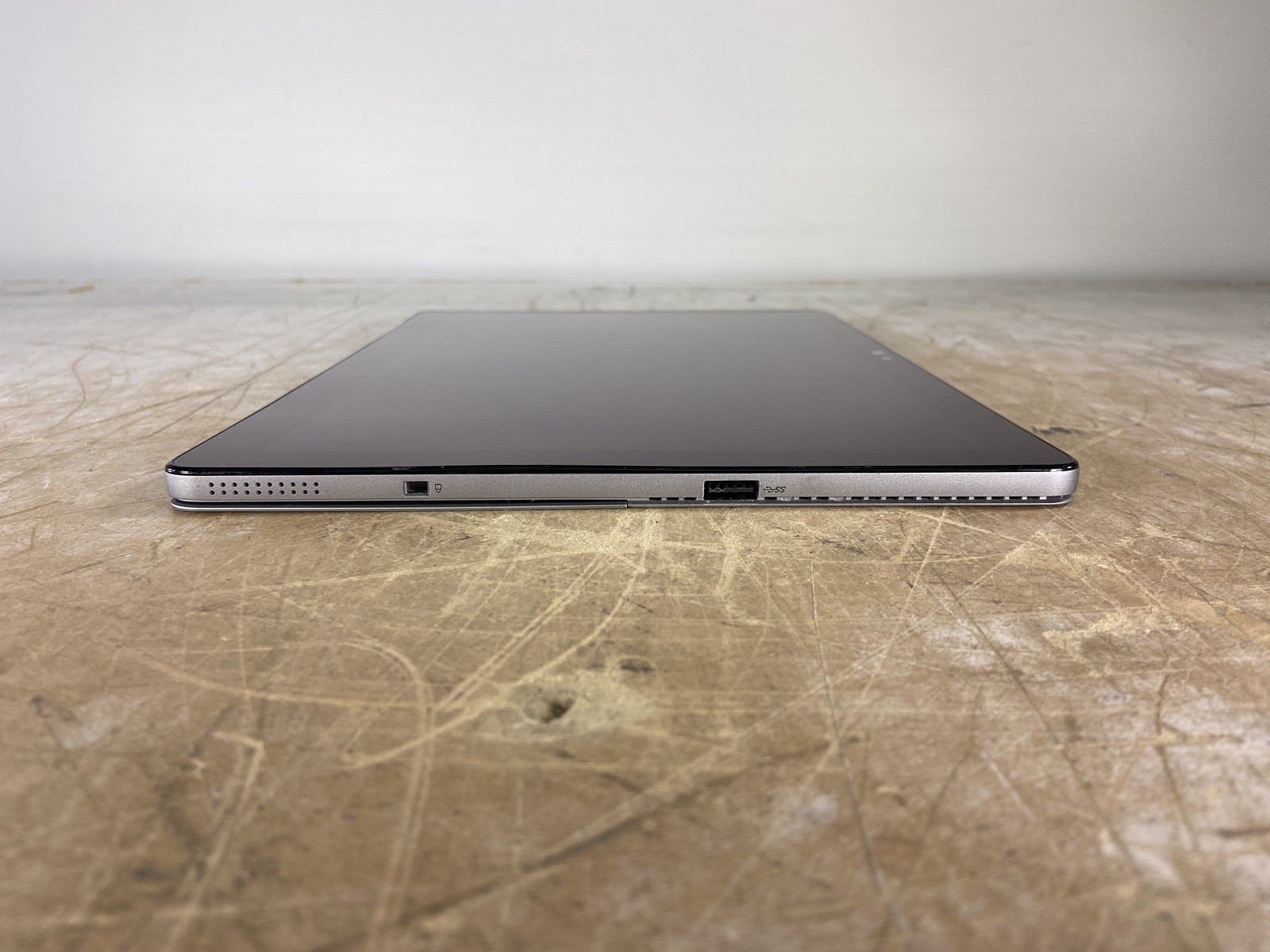 DELL LATITUDE 7210 2-IN-1 i5-10310U @ 1.70GHz, 8GB RAM, NO HDD/OS – (FOR PARTS)
