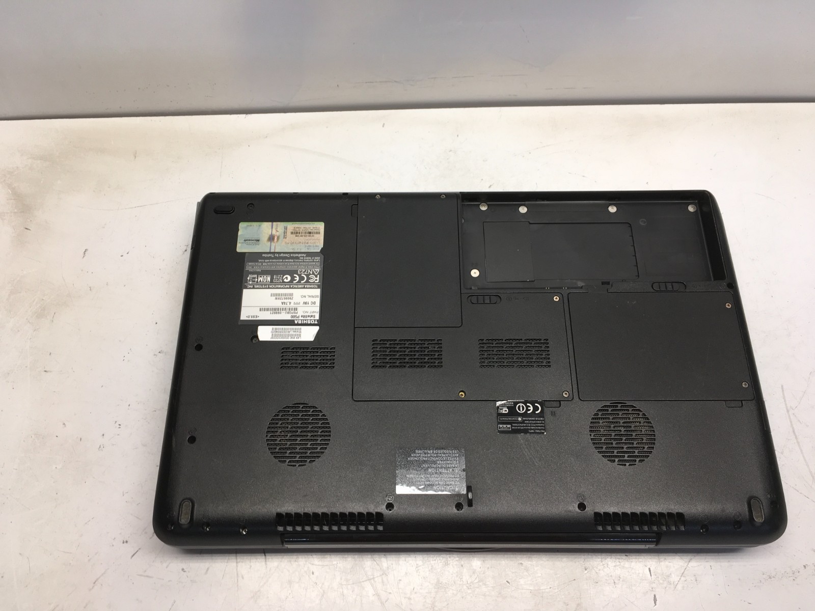 Toshiba Satellite P500 Intel Core 2 Duo P7450 2.13GHz 1 GB NO HDD No Batt