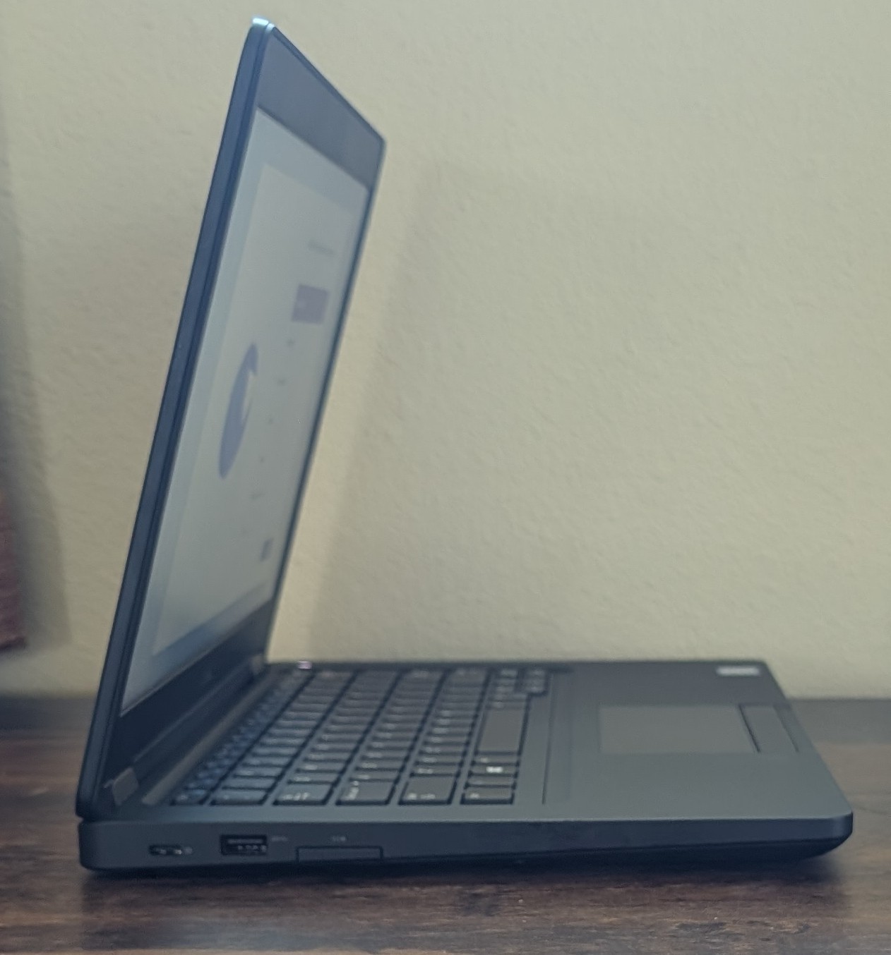 Dell Latitude 5490 i7-8650U 14″ Windows 11 Laptop 512GB HDD 16GB RAM