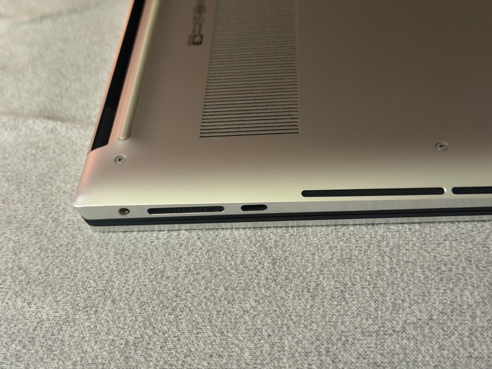 Dell XPS 15 9530 Silver OLED 3.5K i9-13900H 32GB RAM 2TB Nvidia RTX 4070 8GB