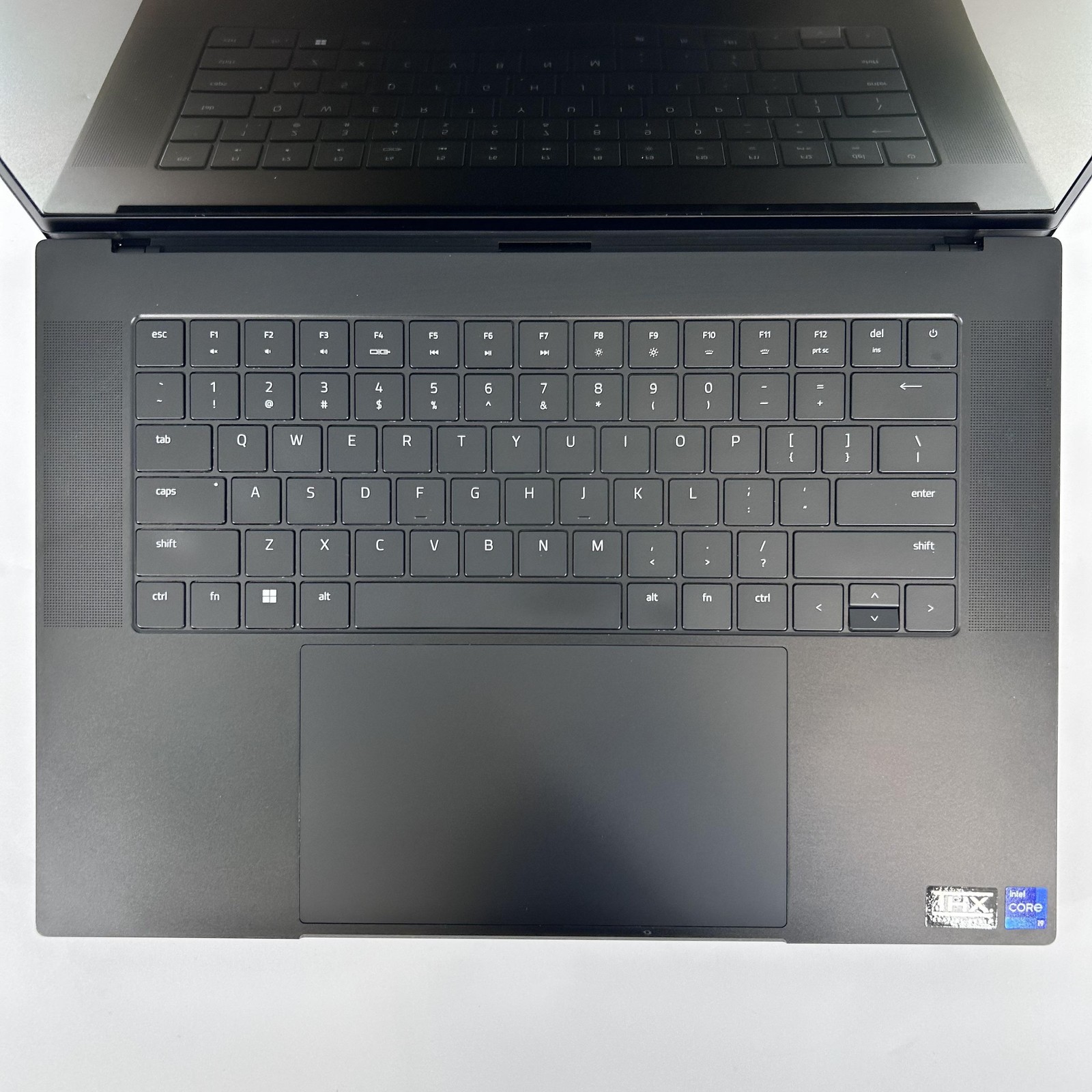 Razer Blade 16 Black 239Hz QHD+ 2.2 GHz i9-14900HX 32GB 1TB RTX 4080 STICKY KEYS