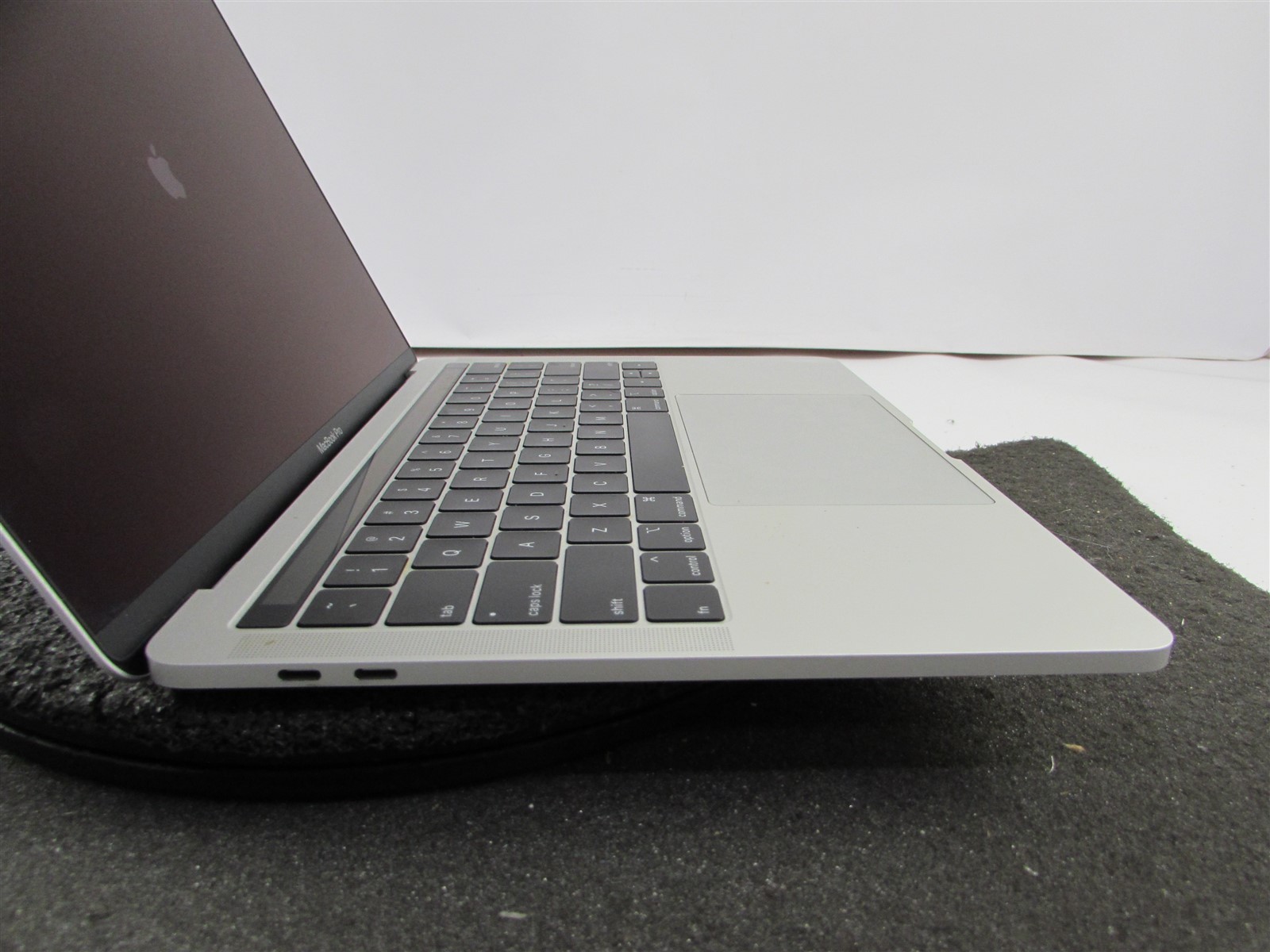 APPLE MACBOOK PRO A2159 2560X1600 CORE I5-8257U 128GB SSD 16GB RAM NO O.S