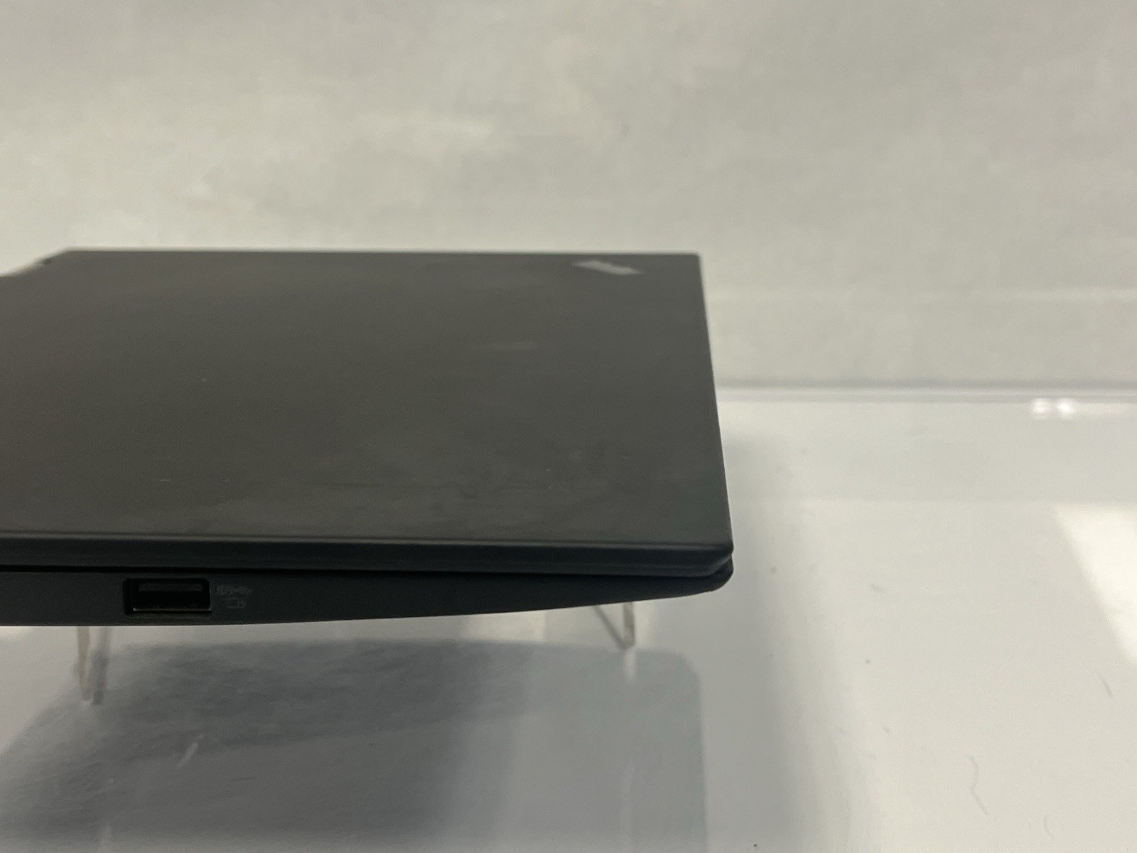 Lenovo X1 Yoga 2nd Gen i7-7600U 2.80GHz 8GB RAM NO SSD NO OS