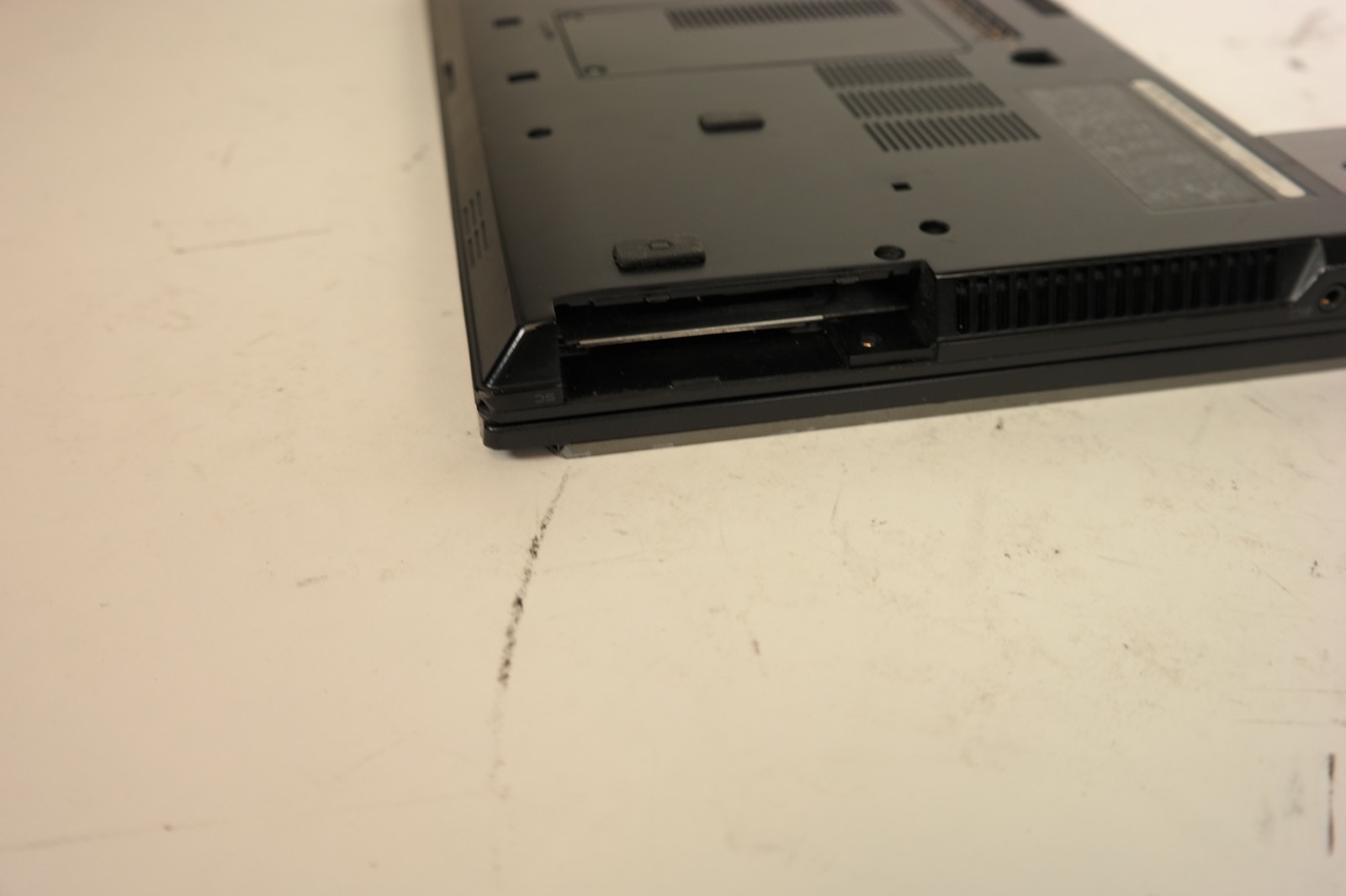 Dell Latitude E4310 13.3″ Intel Core i5 – 4GB RAM – No HDD – No Battery – READ