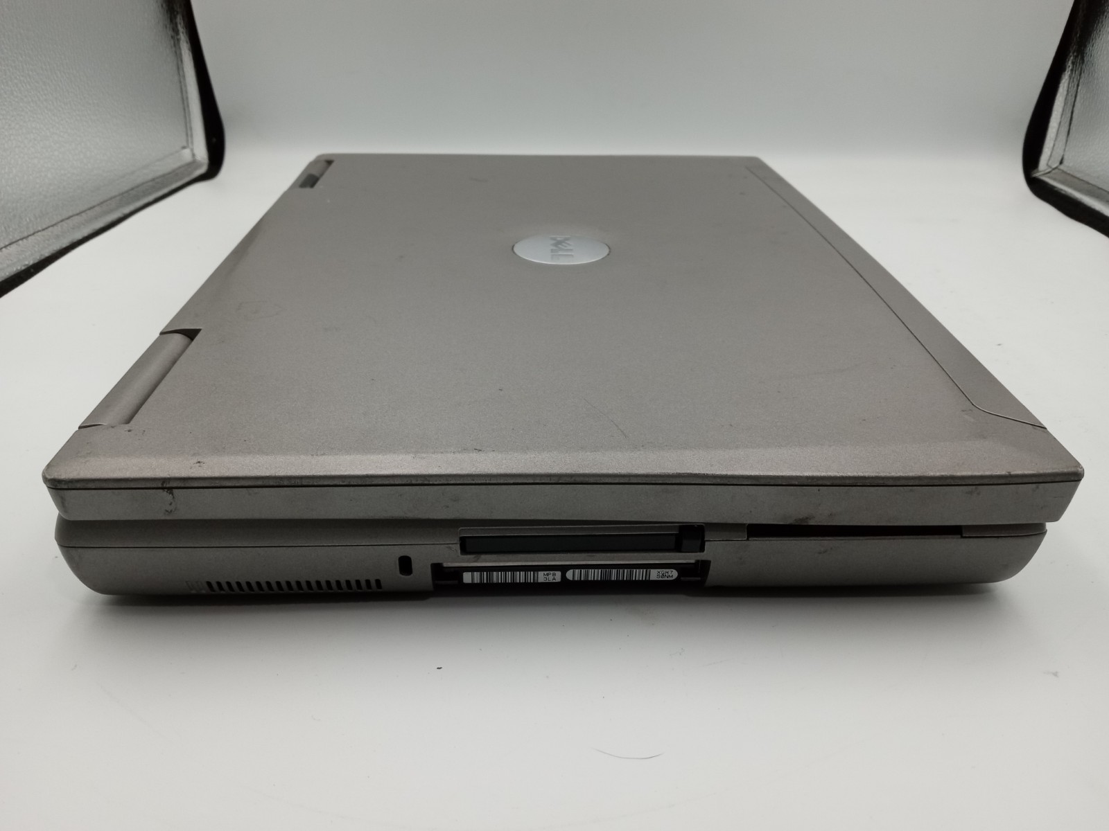Dell Latitude D810 Intel Pentium 2GB RAM 60GB HDD Windows XP – READ -RR