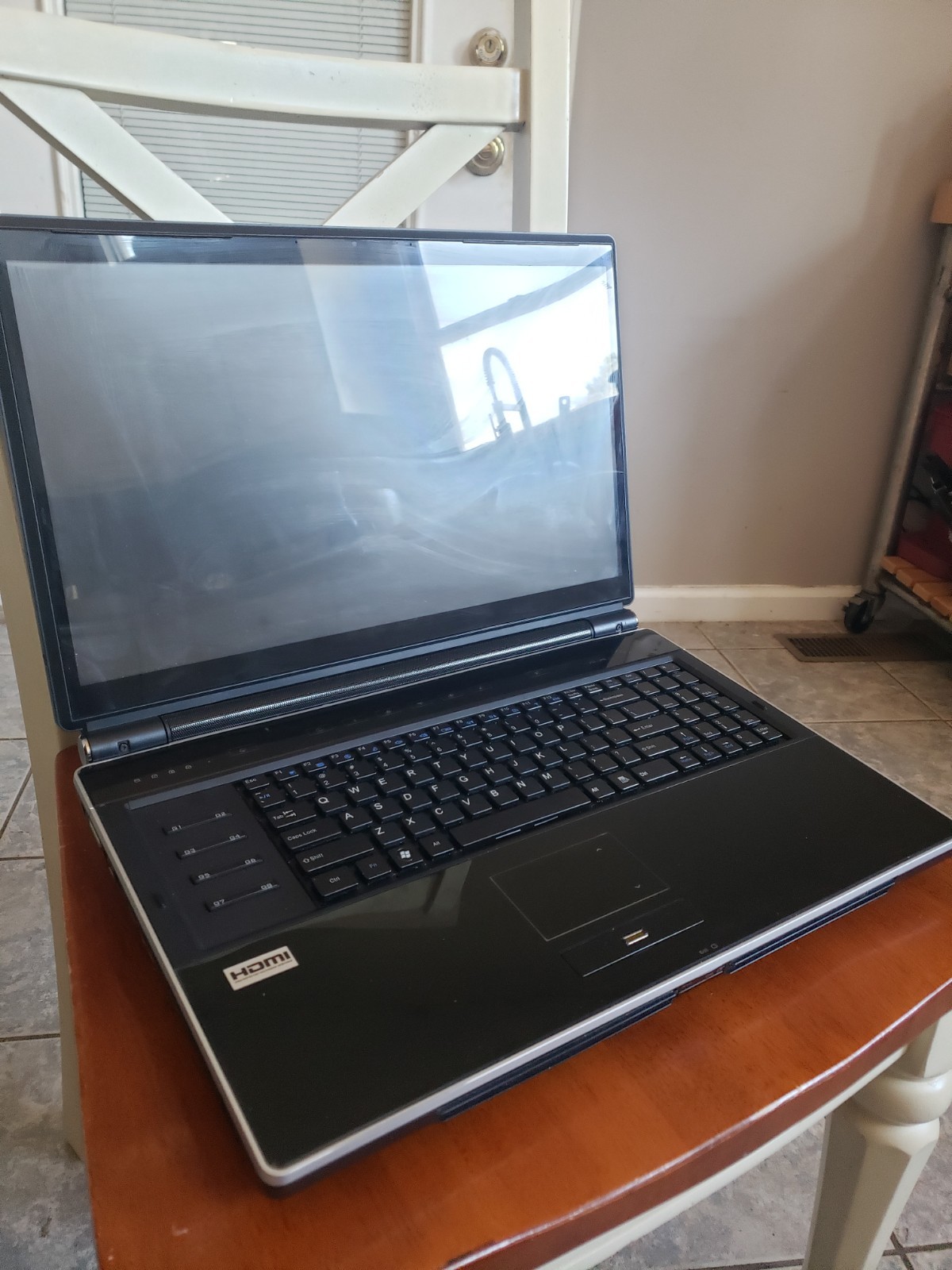 Very Rare Sager m980nu 18.4″ 1080p C2QXE qx9300 2.53ghz 8gb gtx 260m SLI Capable