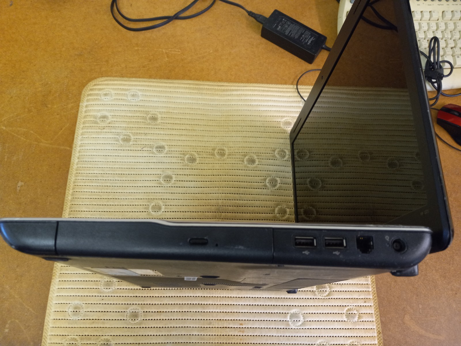 HP G71 Windows 10 pro 500gb 4gb 17.3″ Works perfect
