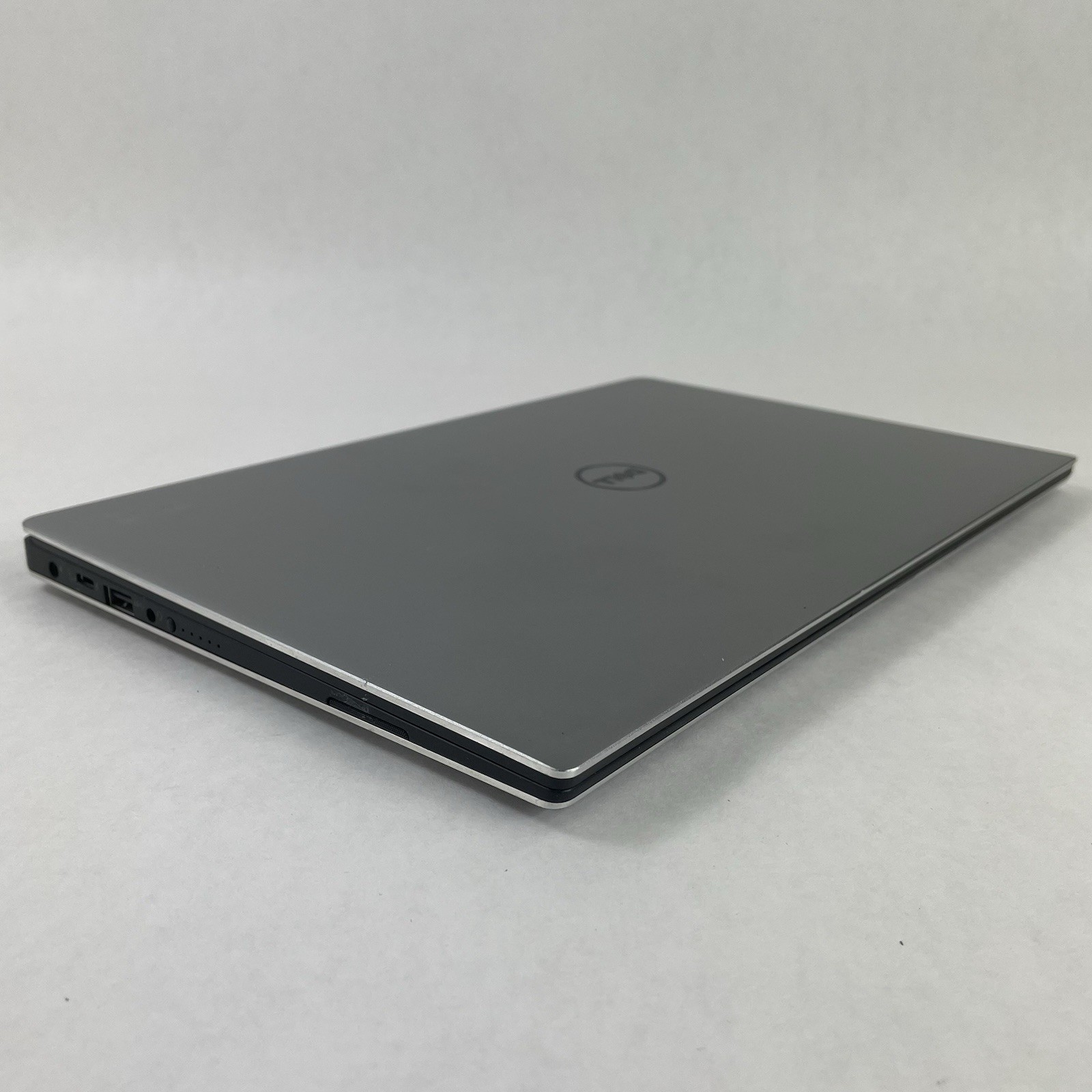 Dell XPS 13 9360 13.3″ i5-7200U 2.50 GHz 4 GB RAM No SSD/OS/AC/Battery