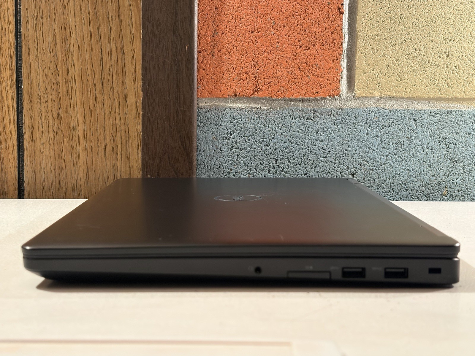 DELL LATITUDE E5570 FHD 15.6” INTEL i5-6300U 8GB RAM 250GB SSD WINDOWS 11 PRO