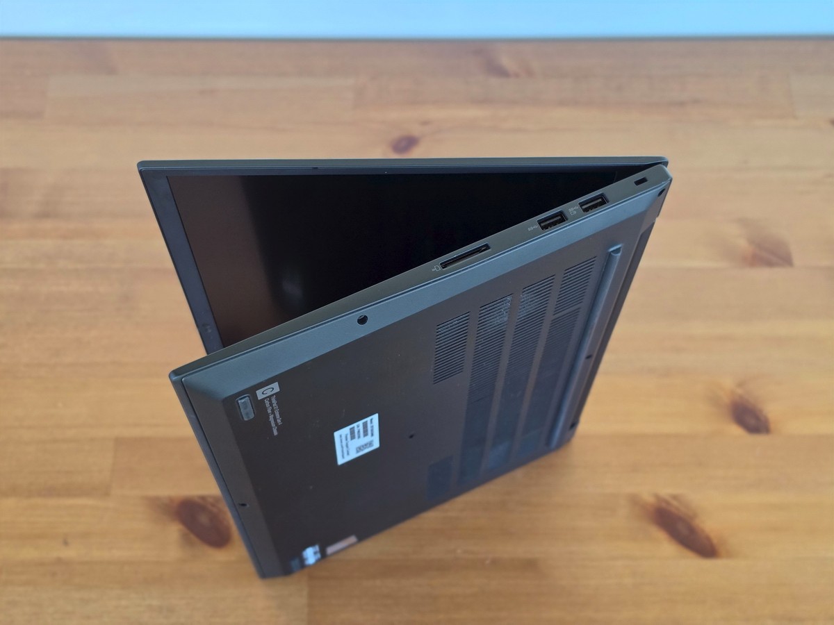 Lenovo ThinkPad X1 Extreme Gen 4 i7-11850H 16″ 4K 3840×2400 16GB NVIDIA RTX 3050