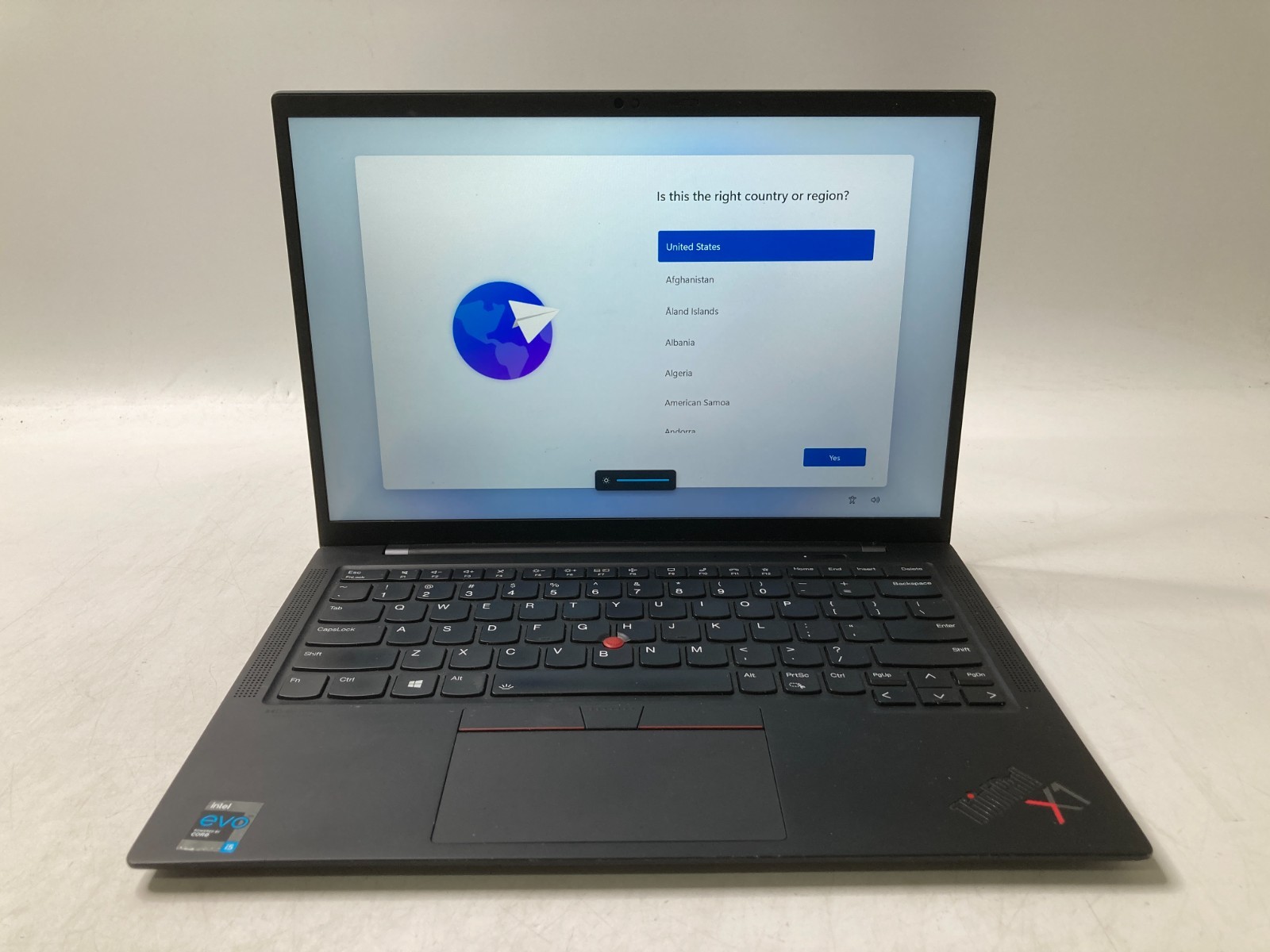 Lenovo ThinkPad X1 Carbon Gen 9 i5-1145G7 8GB 256GB Win11P *Bad Speakers -Parts