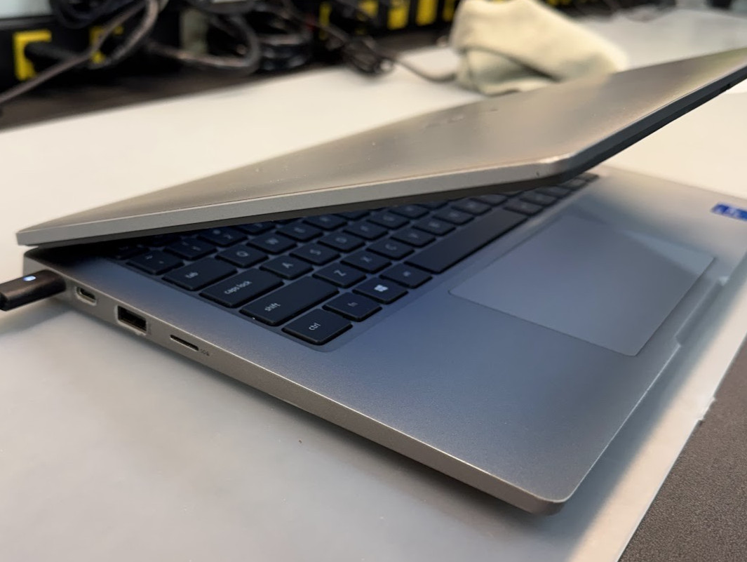 Dell Latitude 5320 13″ INTEL CORE i7-1185G7 512GB SSD 16GB RAM WIN11 LAPTOP READ