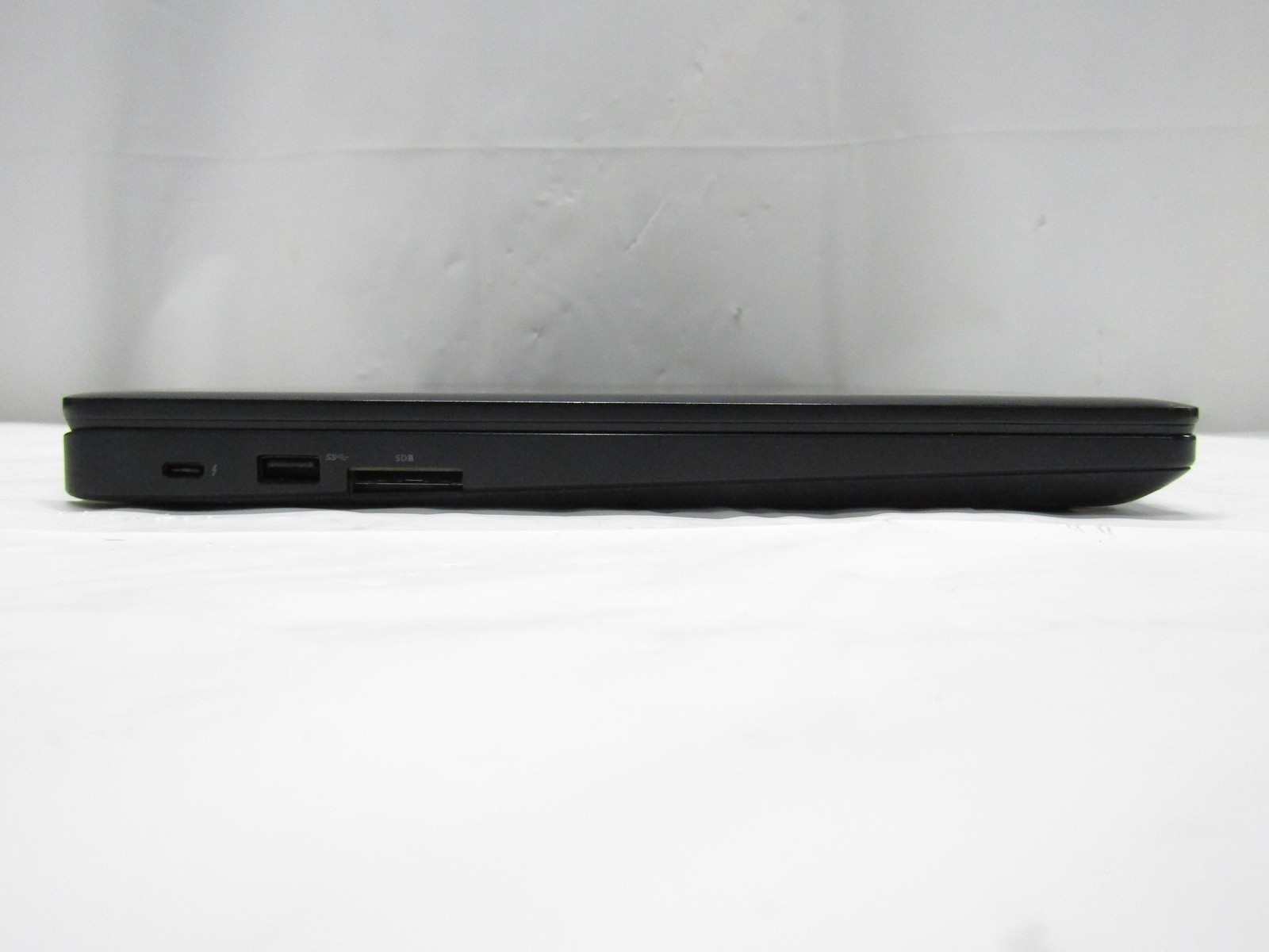 Dell Latitude 5580 2.90GHz Core i7-7820HQ 8GB RAM 15.6″ FHD Touch NO HDD/BATT/OS