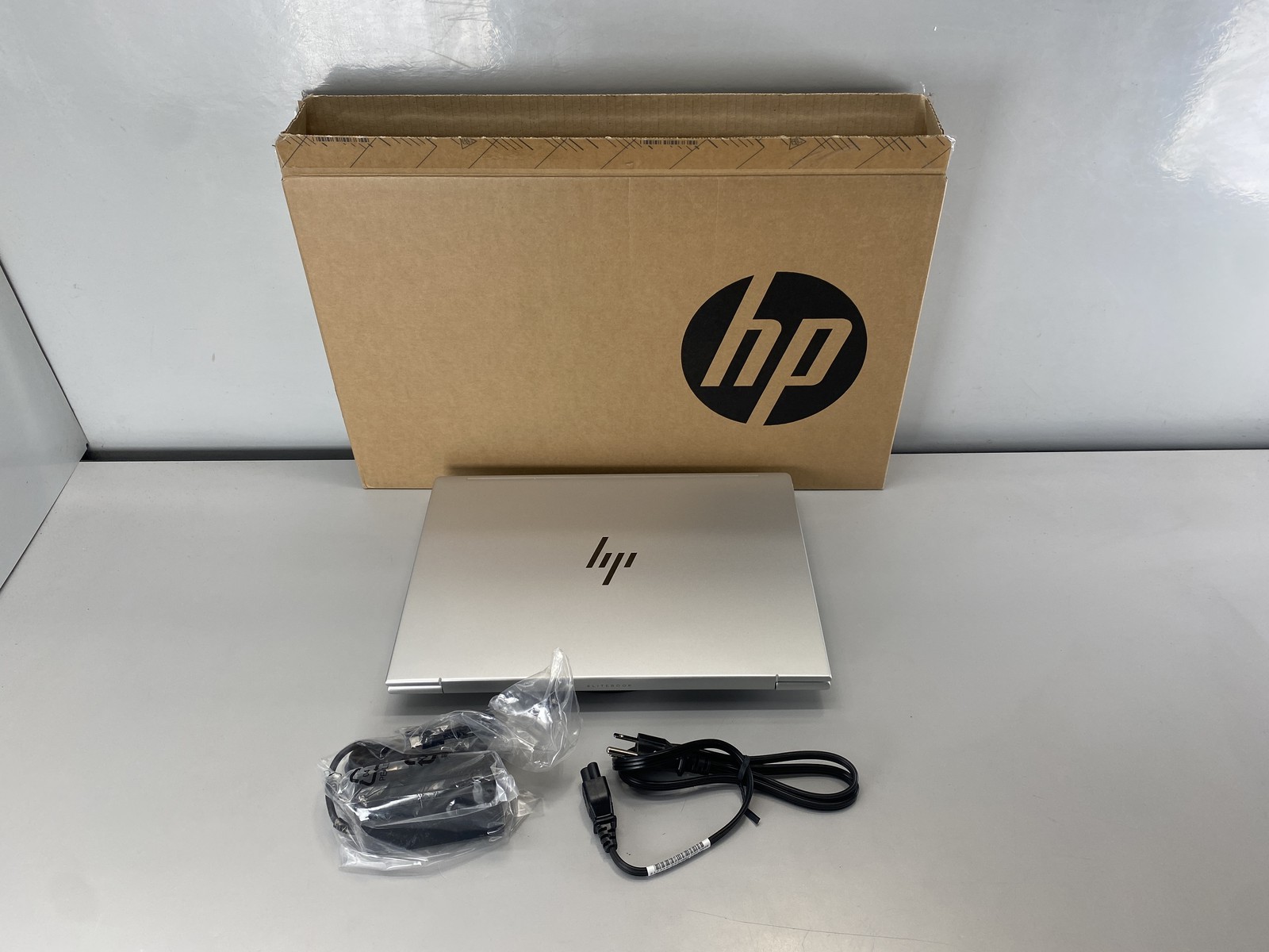 HP Laptop EliteBook 640 14 G11 14″ Intel Core Ultra 5 135U 256GB – Silver