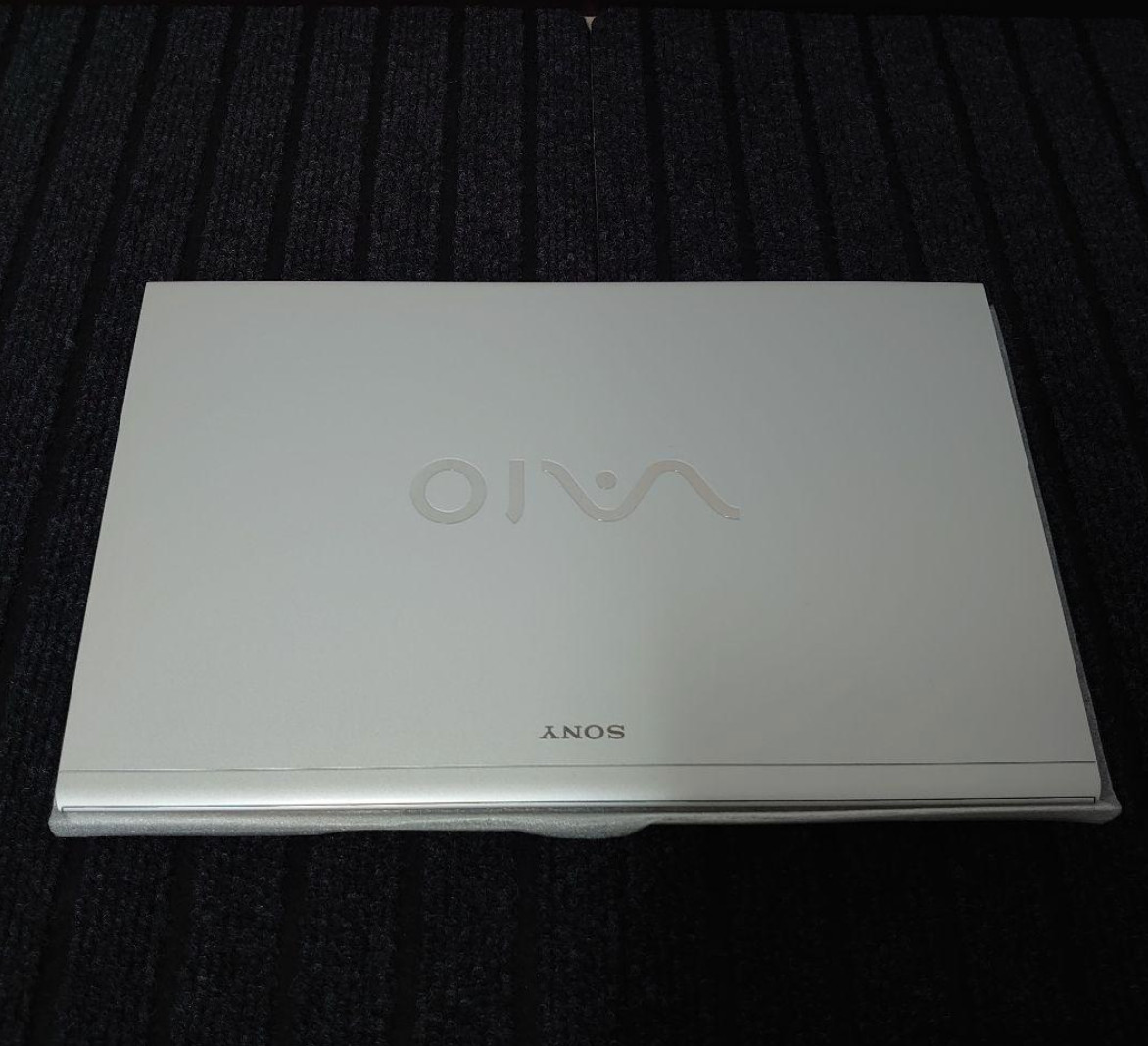 SONY VAIO Z 13.1 Laptop Silver Win10 Pro Core i5-560M GeForce GT 330M