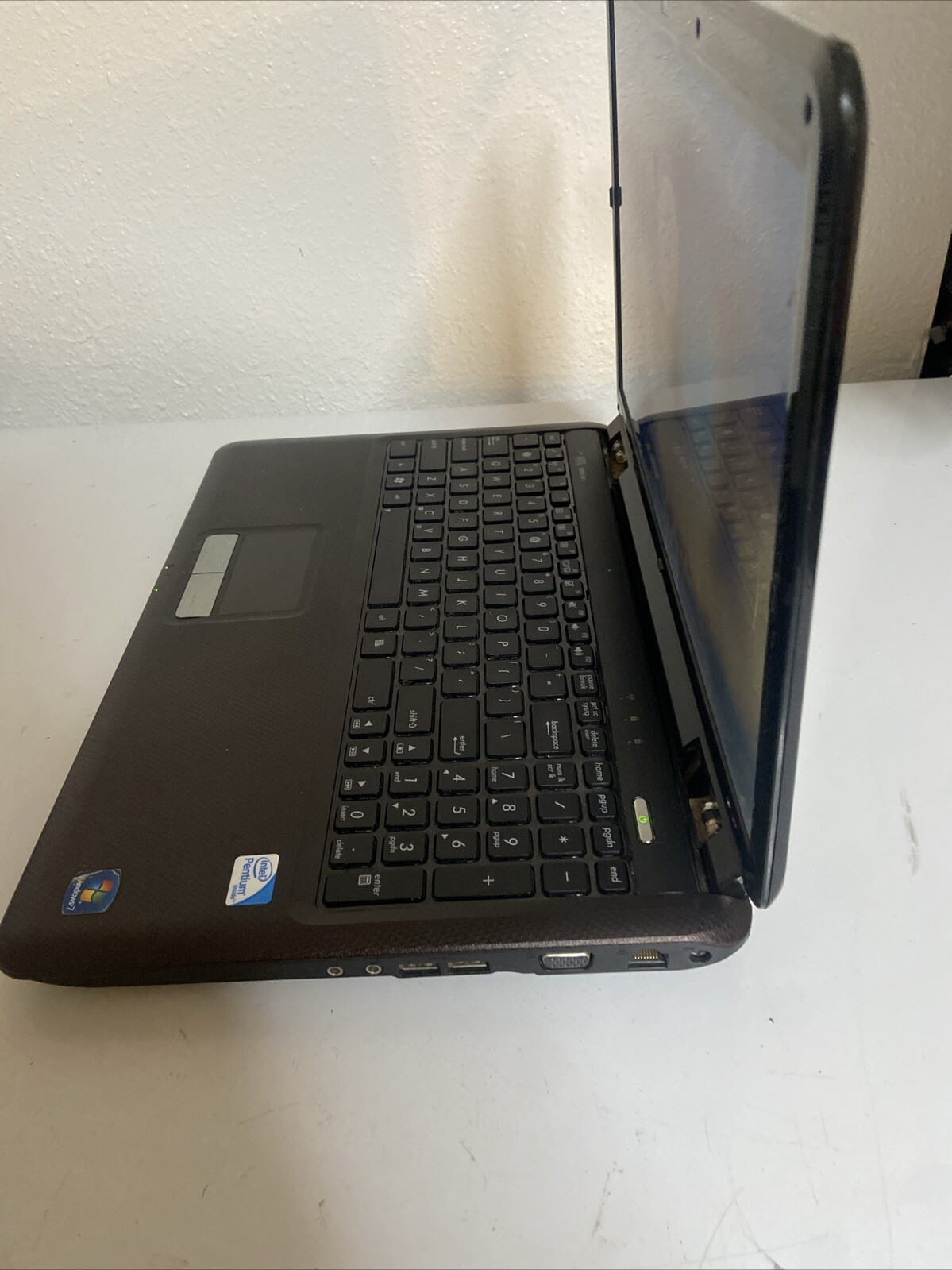 Asus K60I Notebook Bad Screen 500gb HDD 4GB Ram DualCore T4400 2.2GHz FOR PARTS!