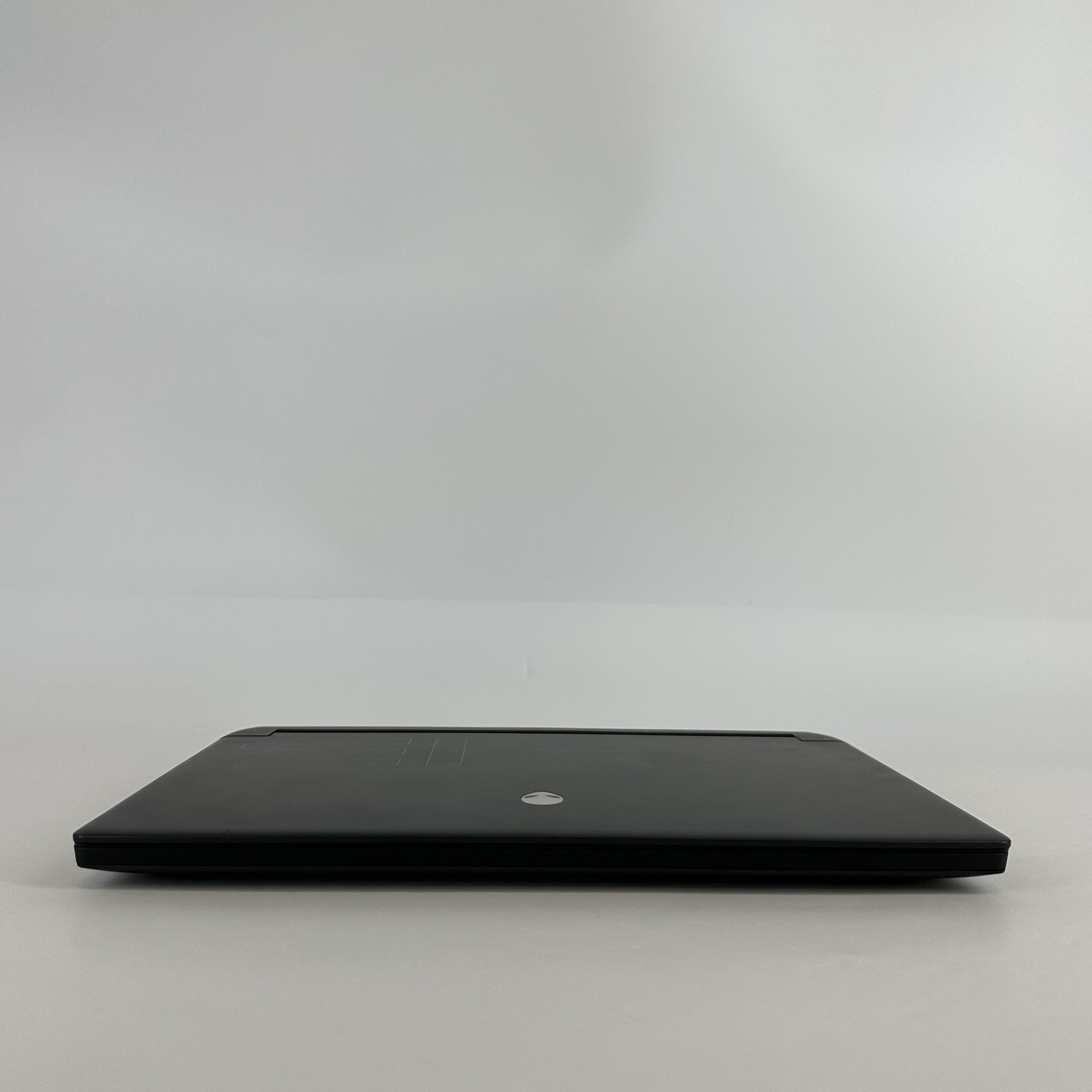 Dell Alienware m15 R7 240Hz 2K 2.5GHz i9-12900H 32GB 1TB SSD RTX 3080 WHITE SPOT