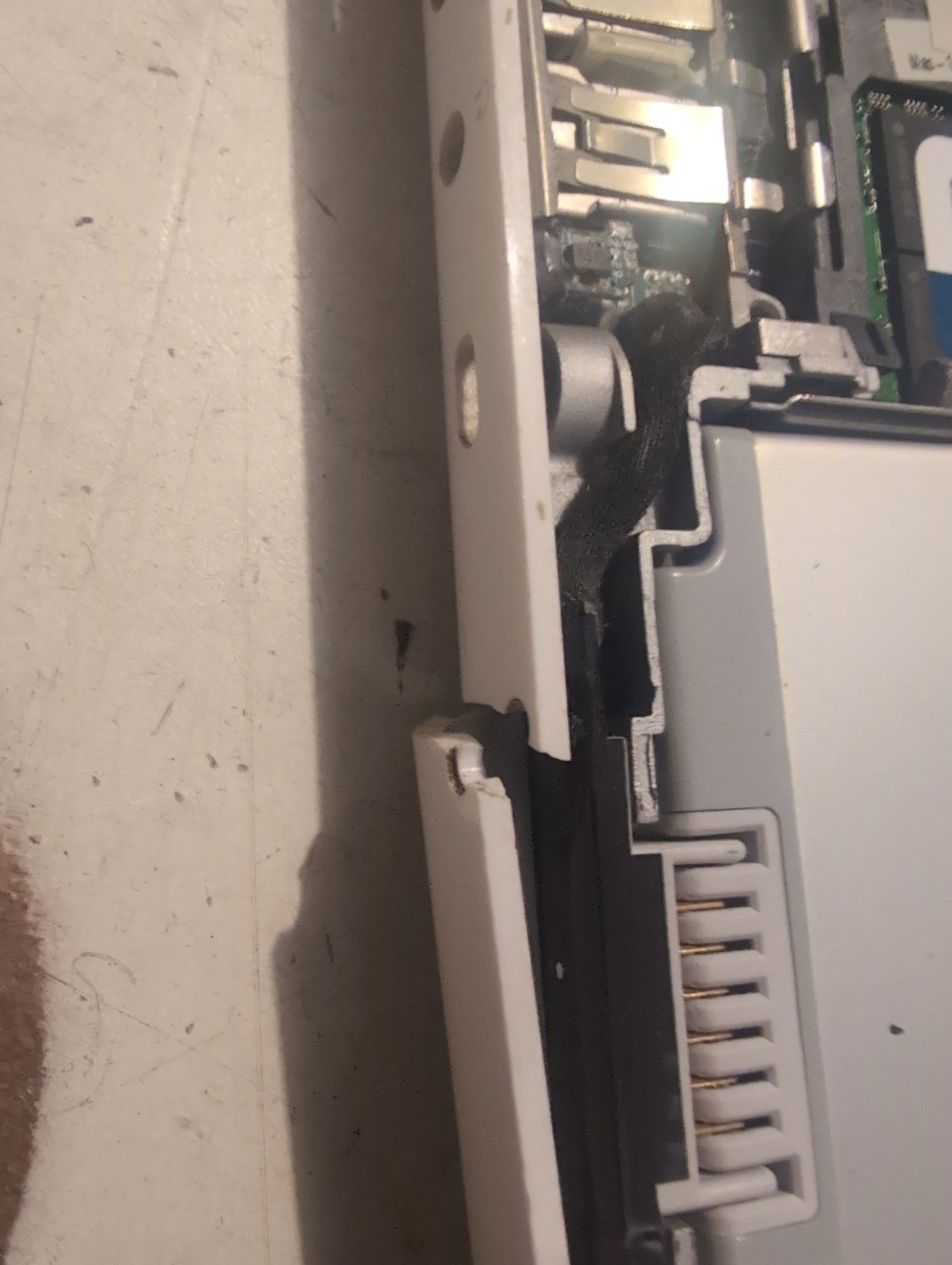 Broken Old Mac Laptop CW-8221-C for Parts Not Working As-Is Read Description